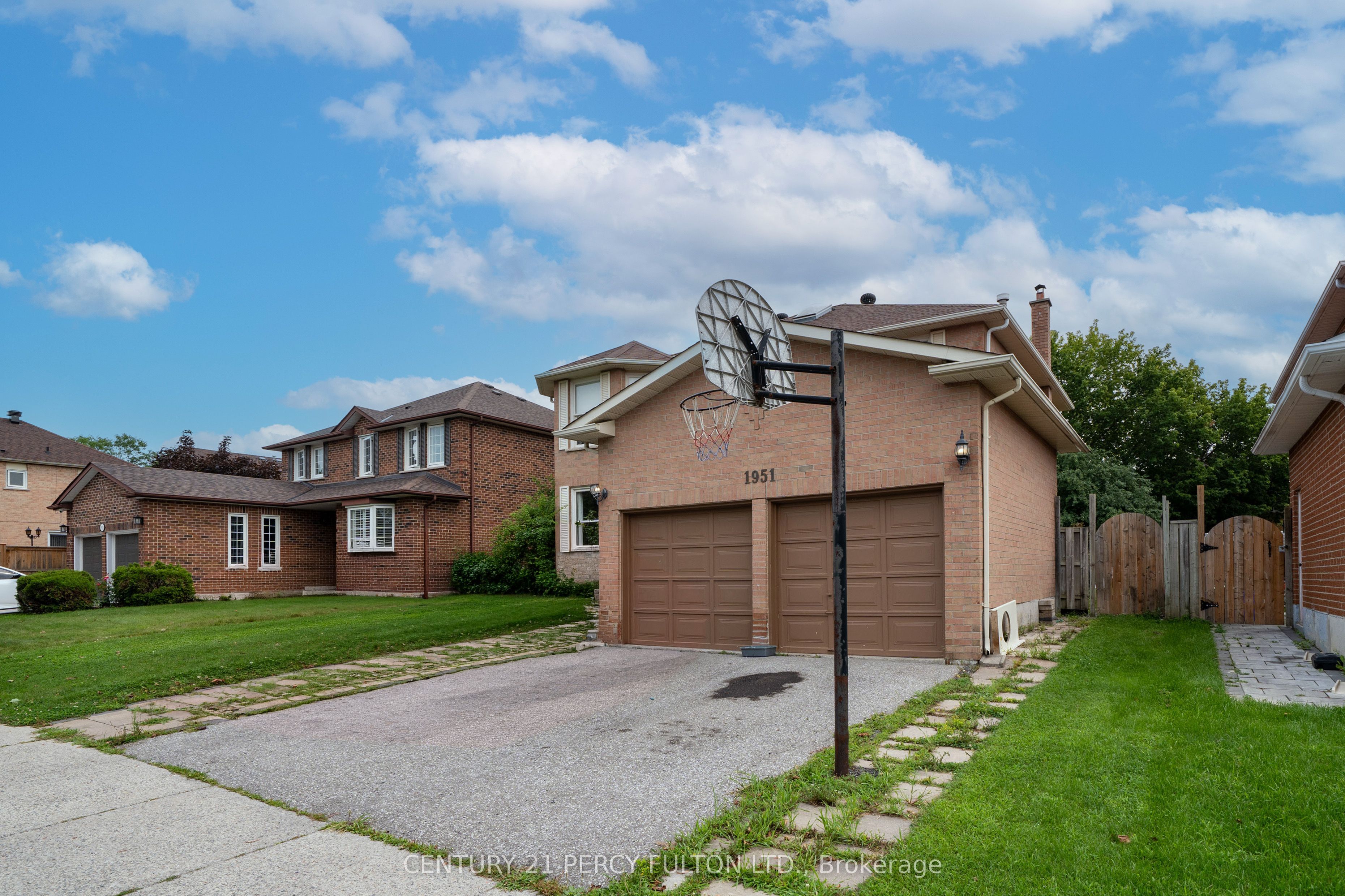 1951 Rosebank Road, Pickering, ON L1V 1P7 photo 2