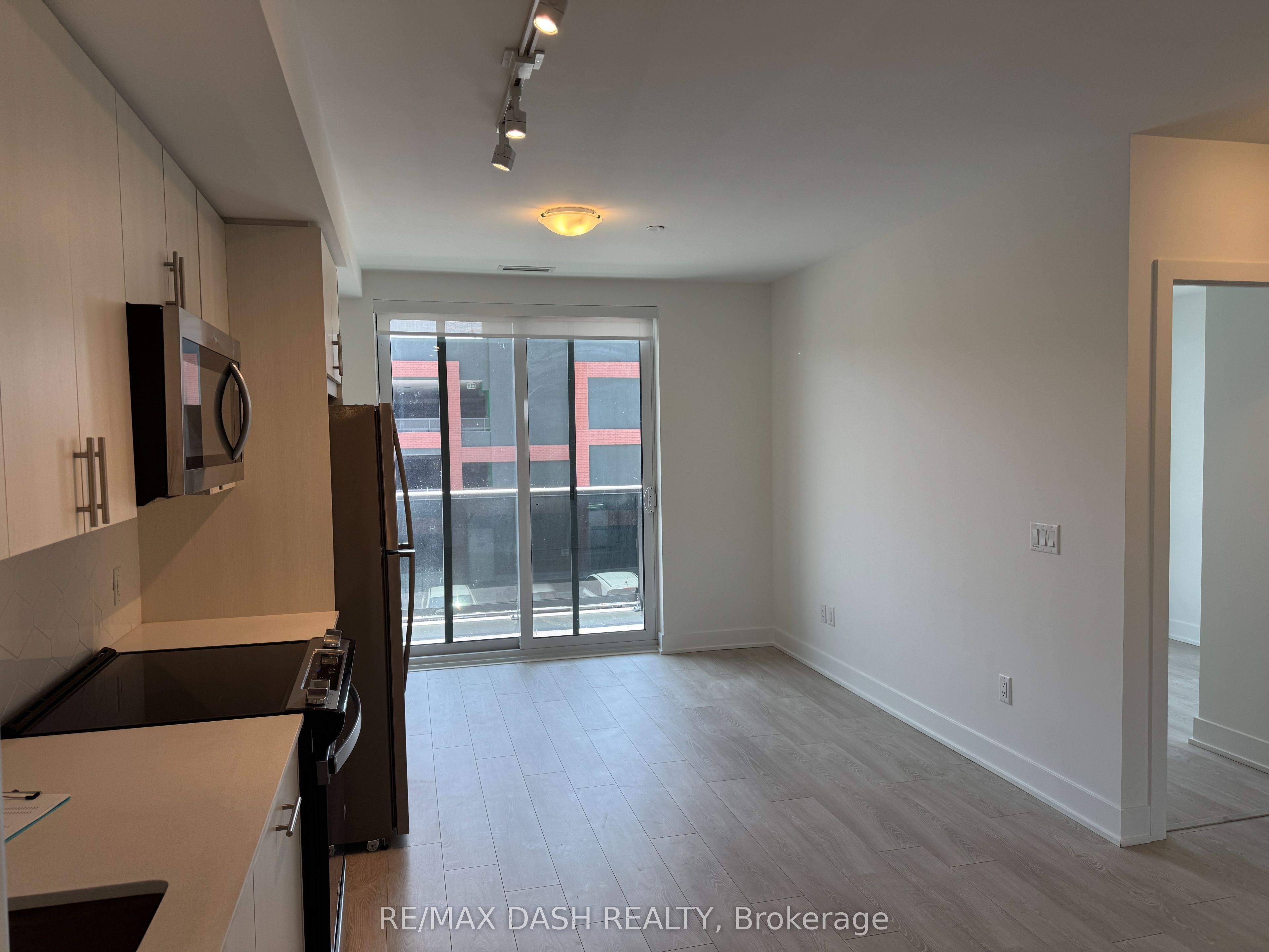 2545 Simcoe Street N 824, Oshawa, ON L1L 0W3 photo 4