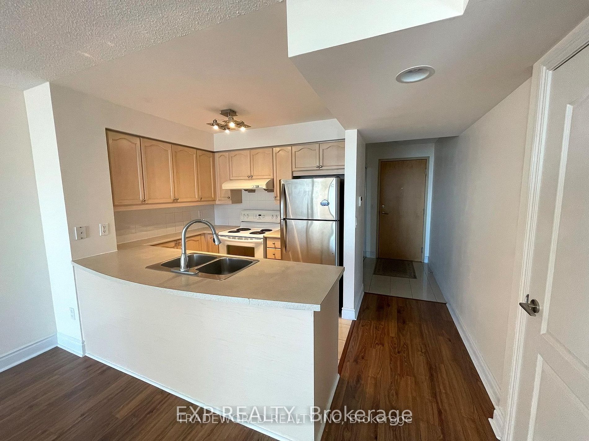 60 Brian Harrison Way 2703, Toronto, ON M1P 5J5 photo 3