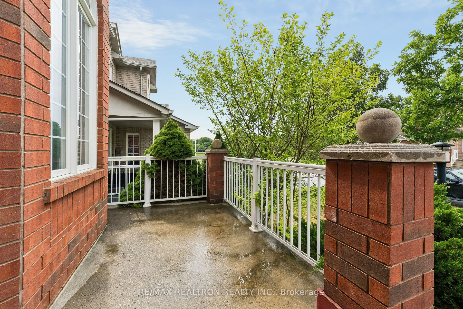 58 Lurosa Crescent, Whitby, ON L1R 3A9 photo 3