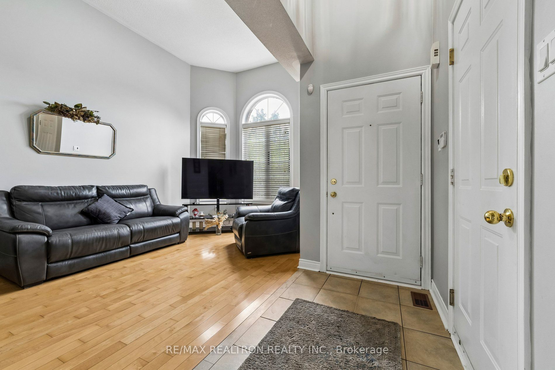 58 Lurosa Crescent, Whitby, ON L1R 3A9 photo 4