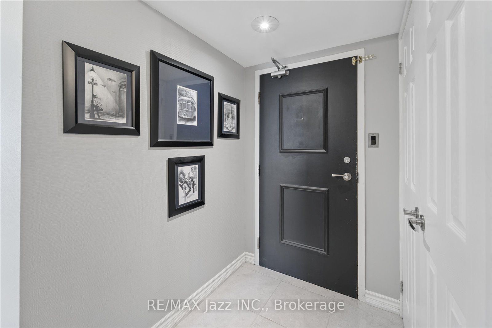 360 Watson Street W 1003, Whitby, ON L1N 9G2 photo 4