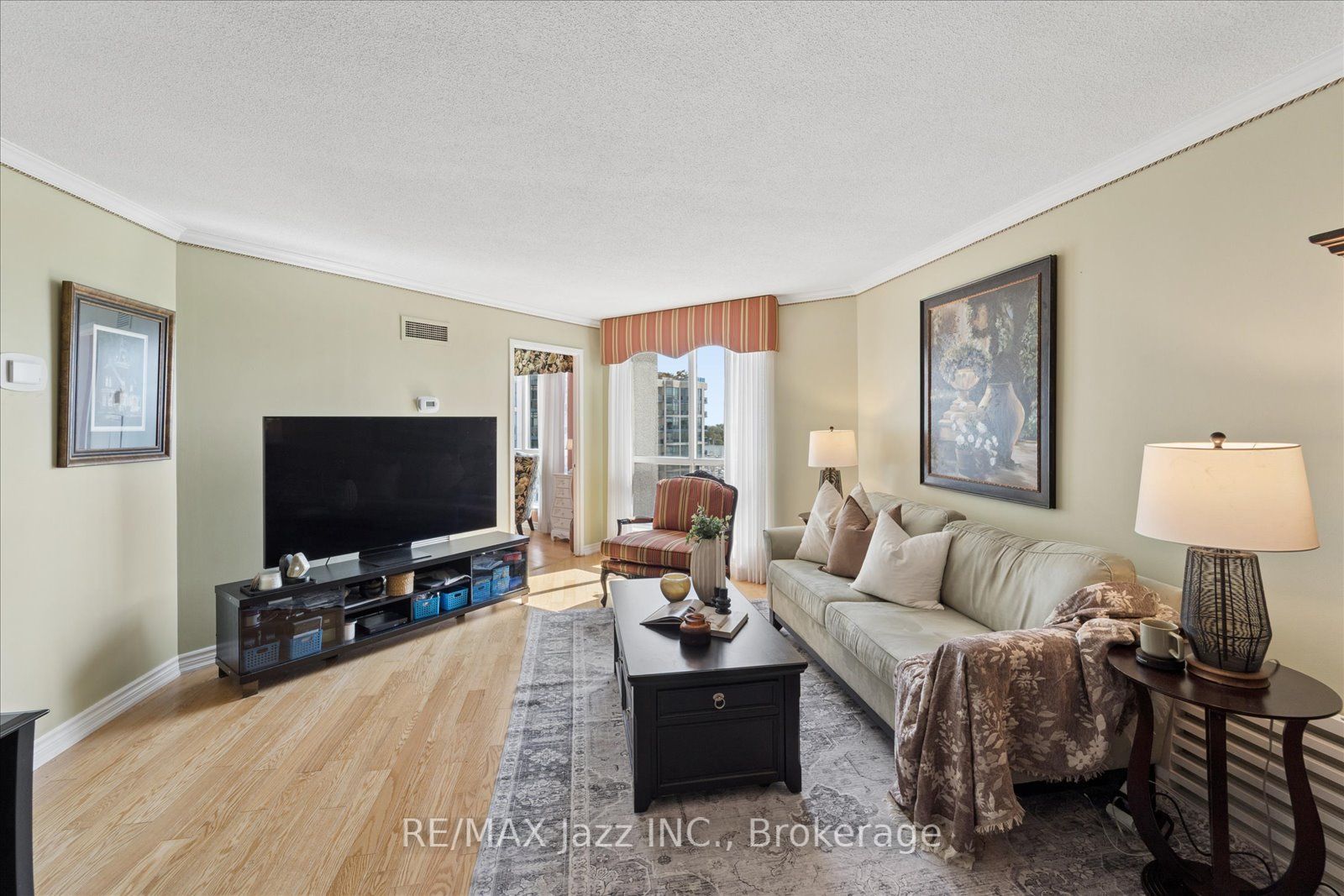 360 Watson Street W 1003, Whitby, ON L1N 9G2 photo 5