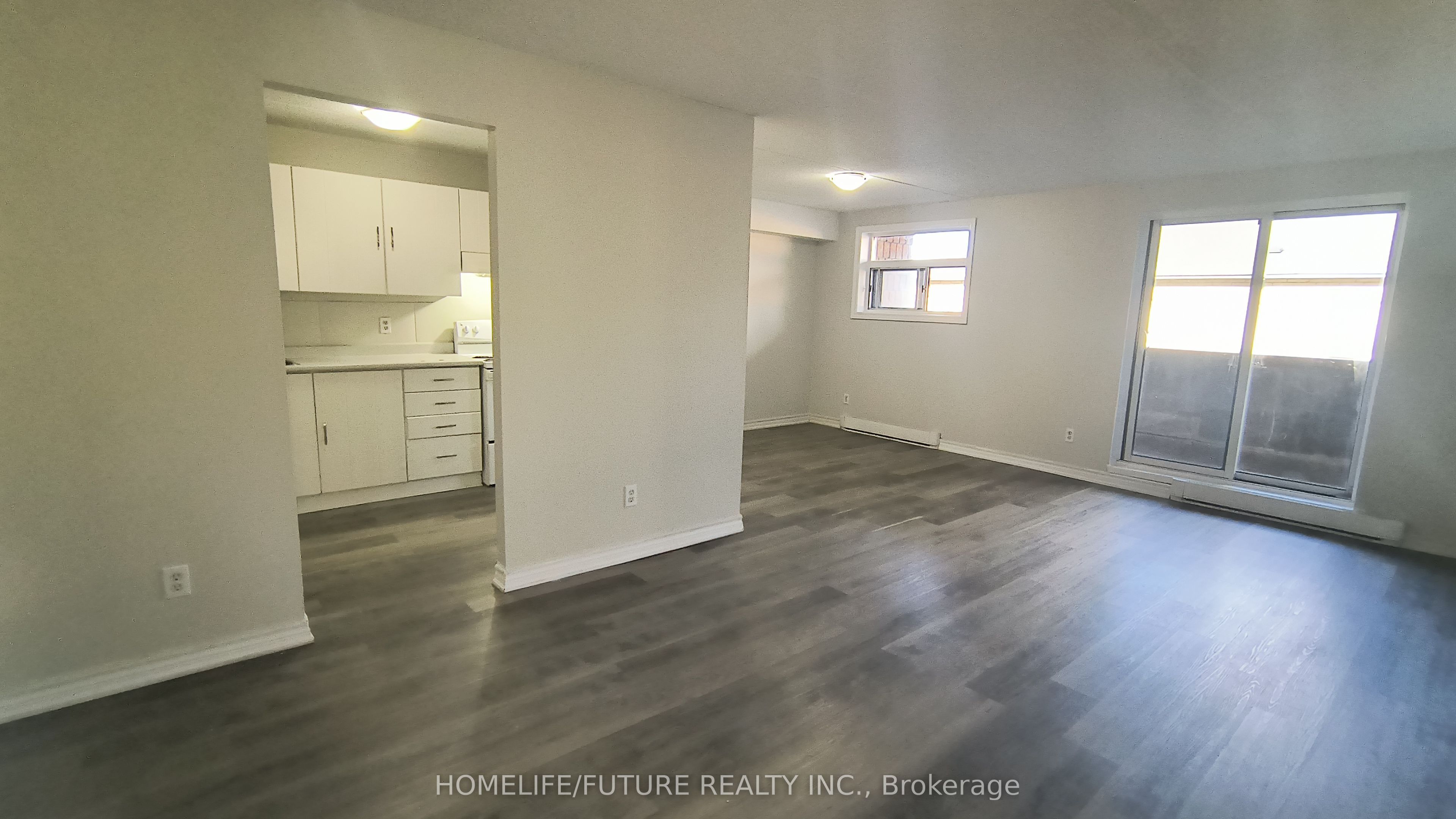 560 Bloor Street E 304, Oshawa, ON L1H 3N2 photo 3