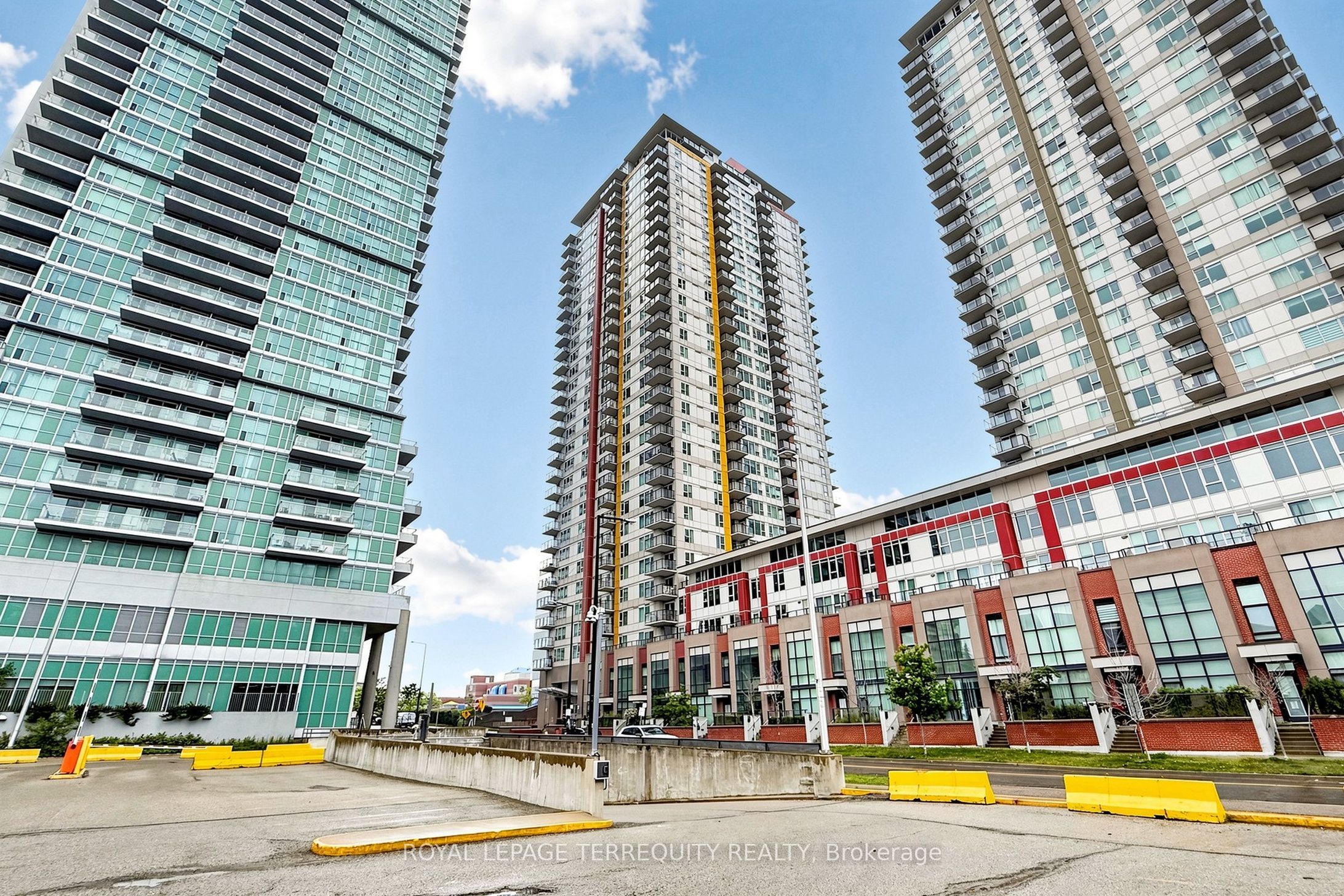 25 Town Centre Court 2105, Toronto, ON M1P 0B4