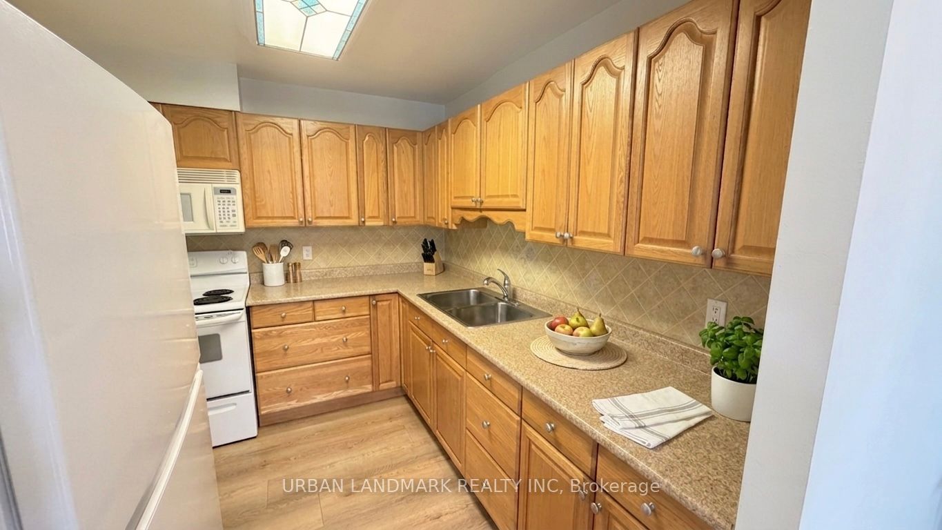 131 Taunton Road E 201, Oshawa, ON L1G 3T8 photo 4