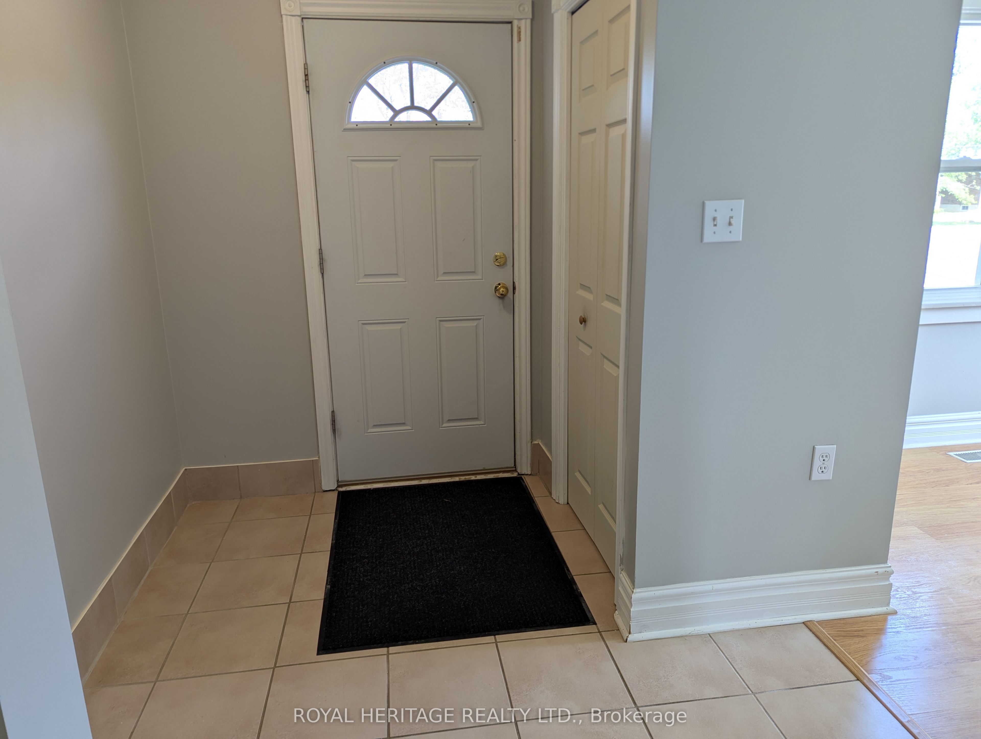 951 Dundas Street E 1, Whitby, ON L1N 2K1 photo 3