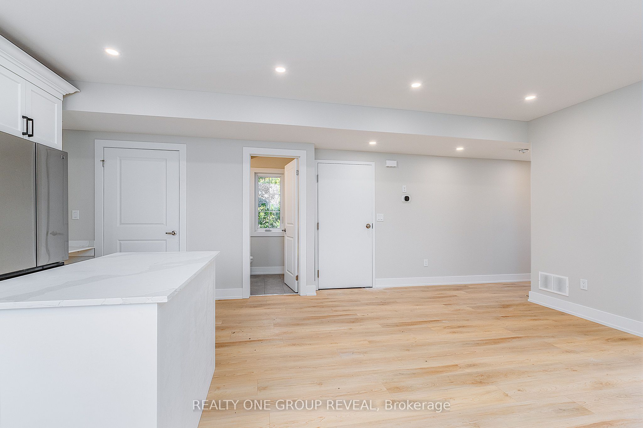 24 Queen Street 3, Clarington, ON L1C 1M2 photo 2