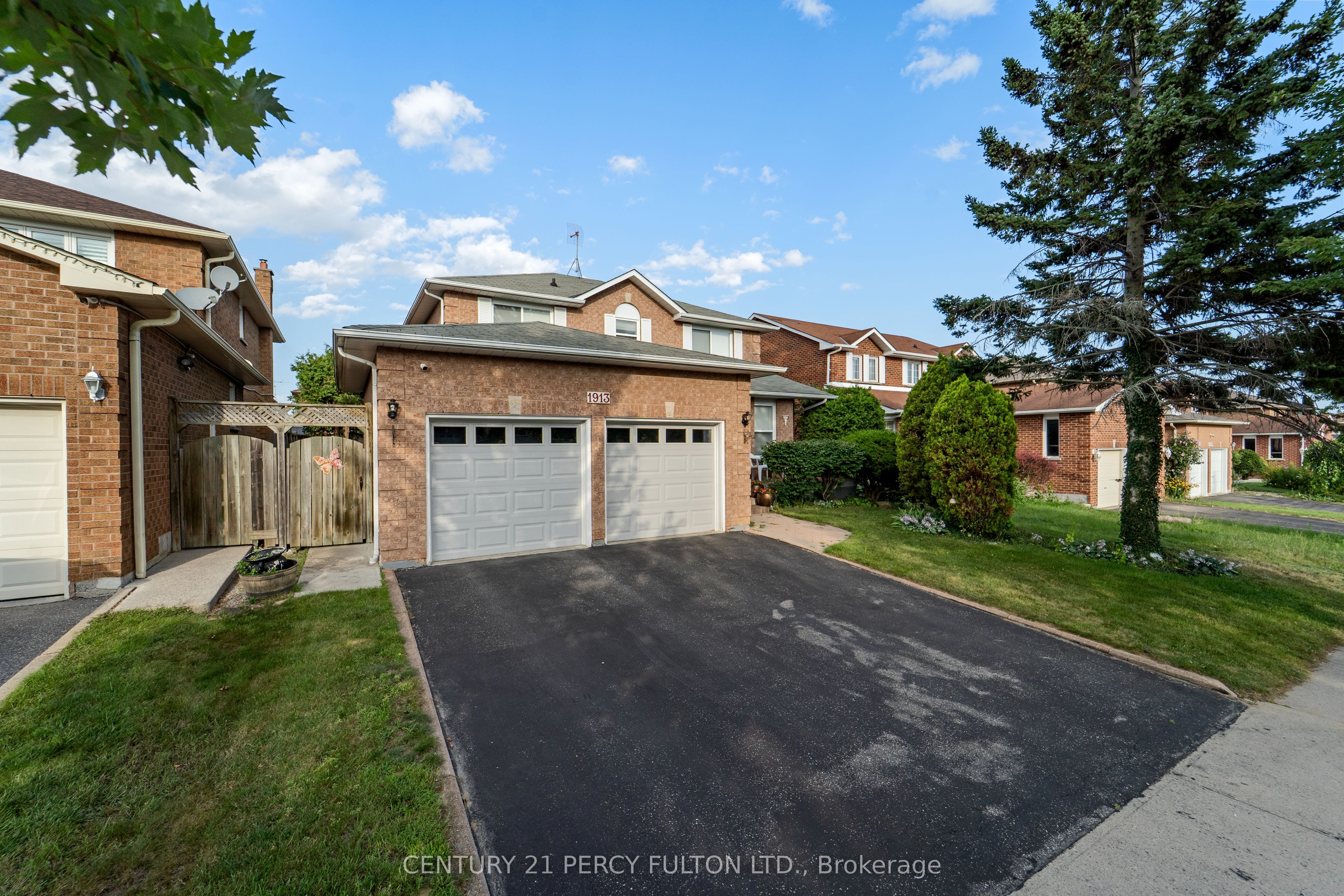 1913 Rosebank Road, Pickering, ON L1V 1P7 photo 2