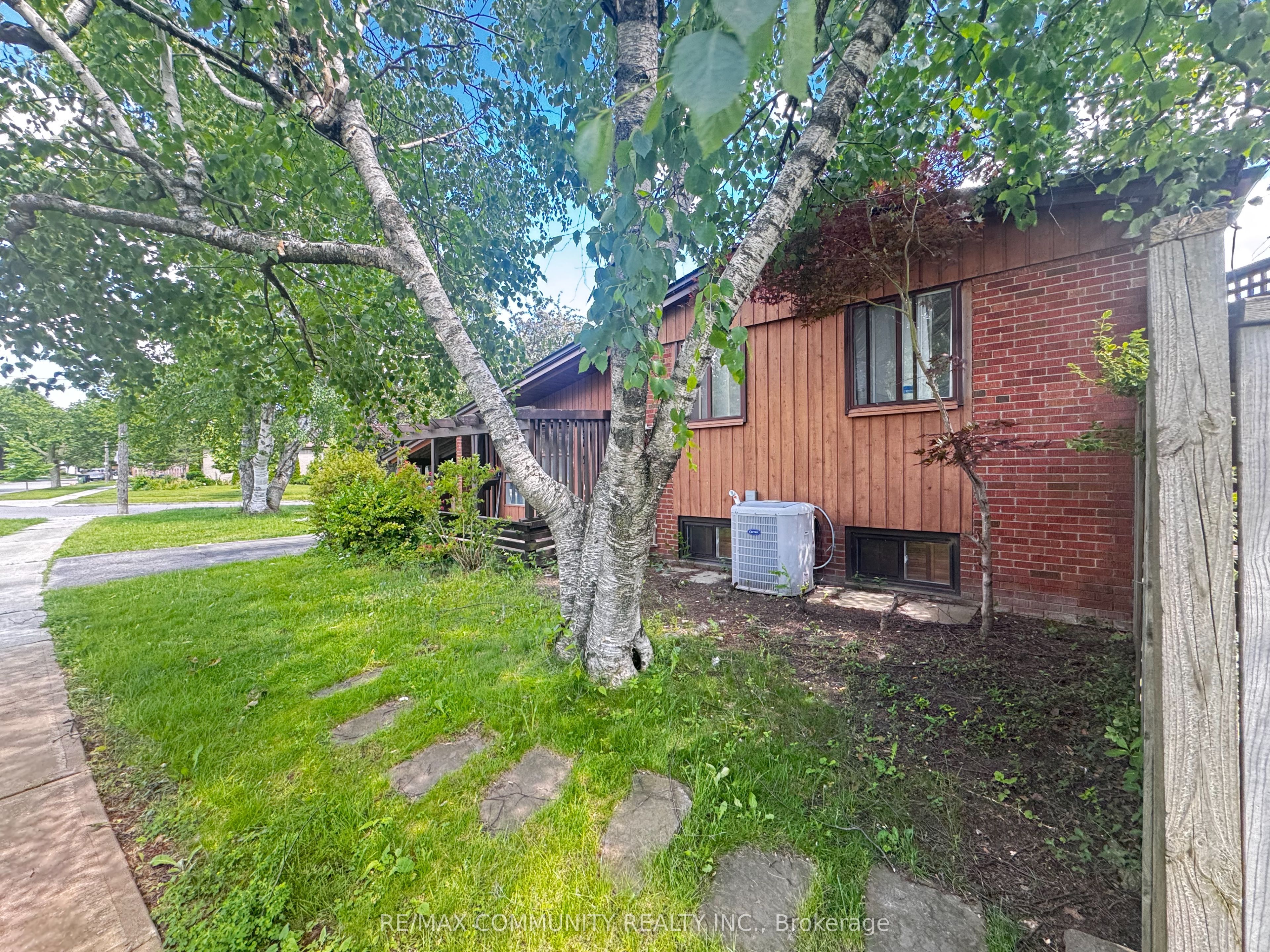 36 Benprice Court, Toronto, ON M1H 1N3 photo 2