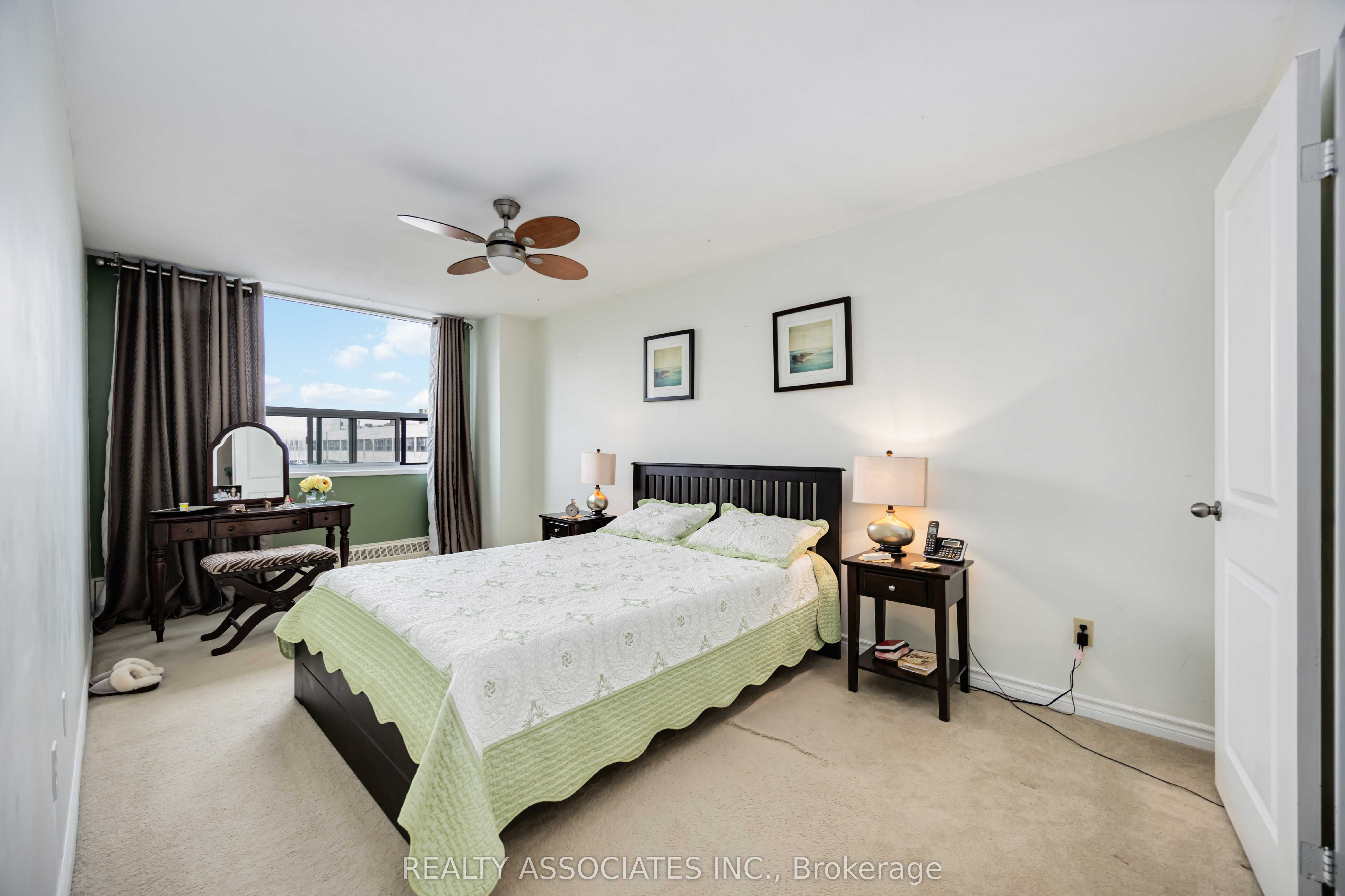 180 Markham Road 811, Toronto, ON M1M 2Z9 photo 3