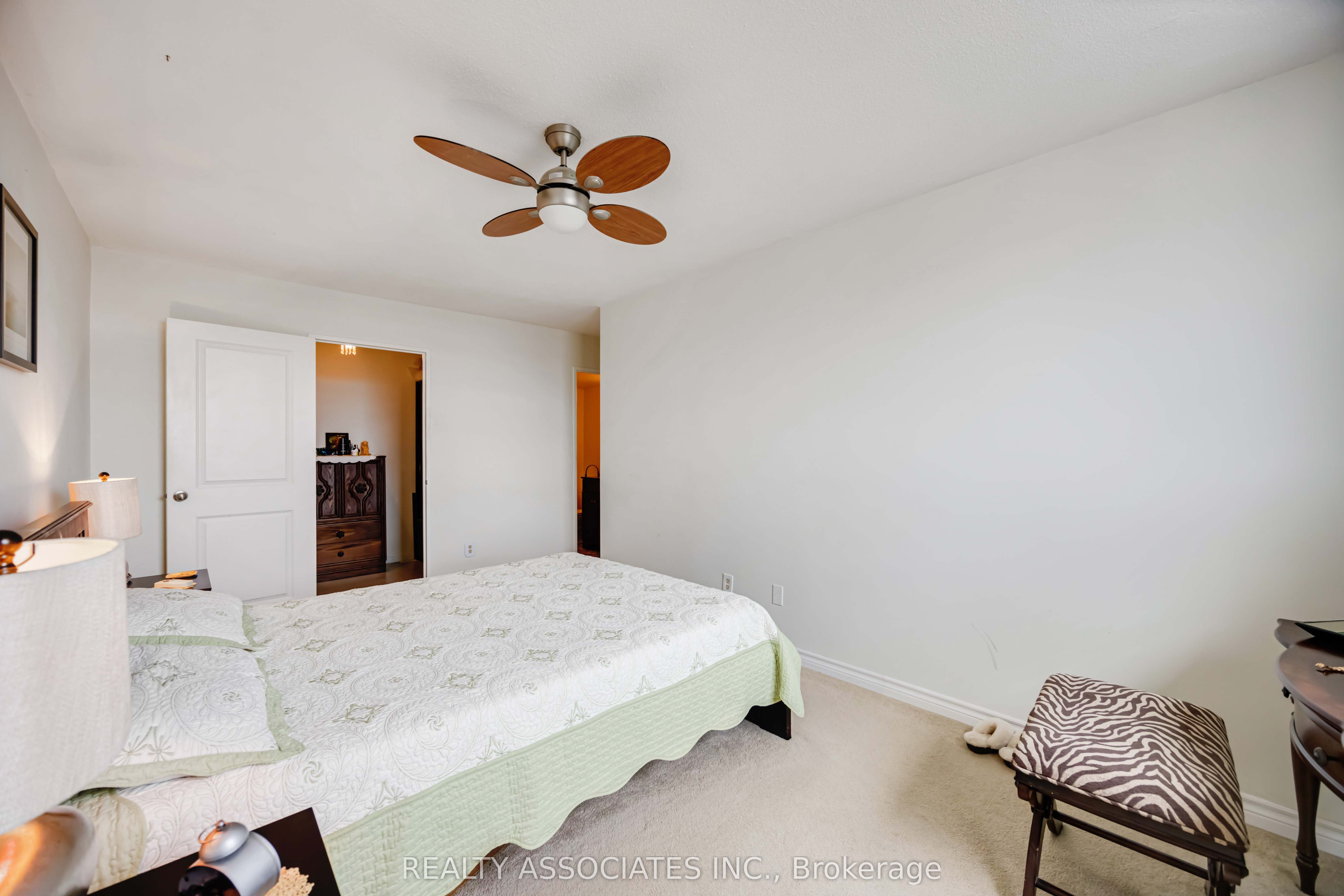 180 Markham Road 811, Toronto, ON M1M 2Z9 photo 4