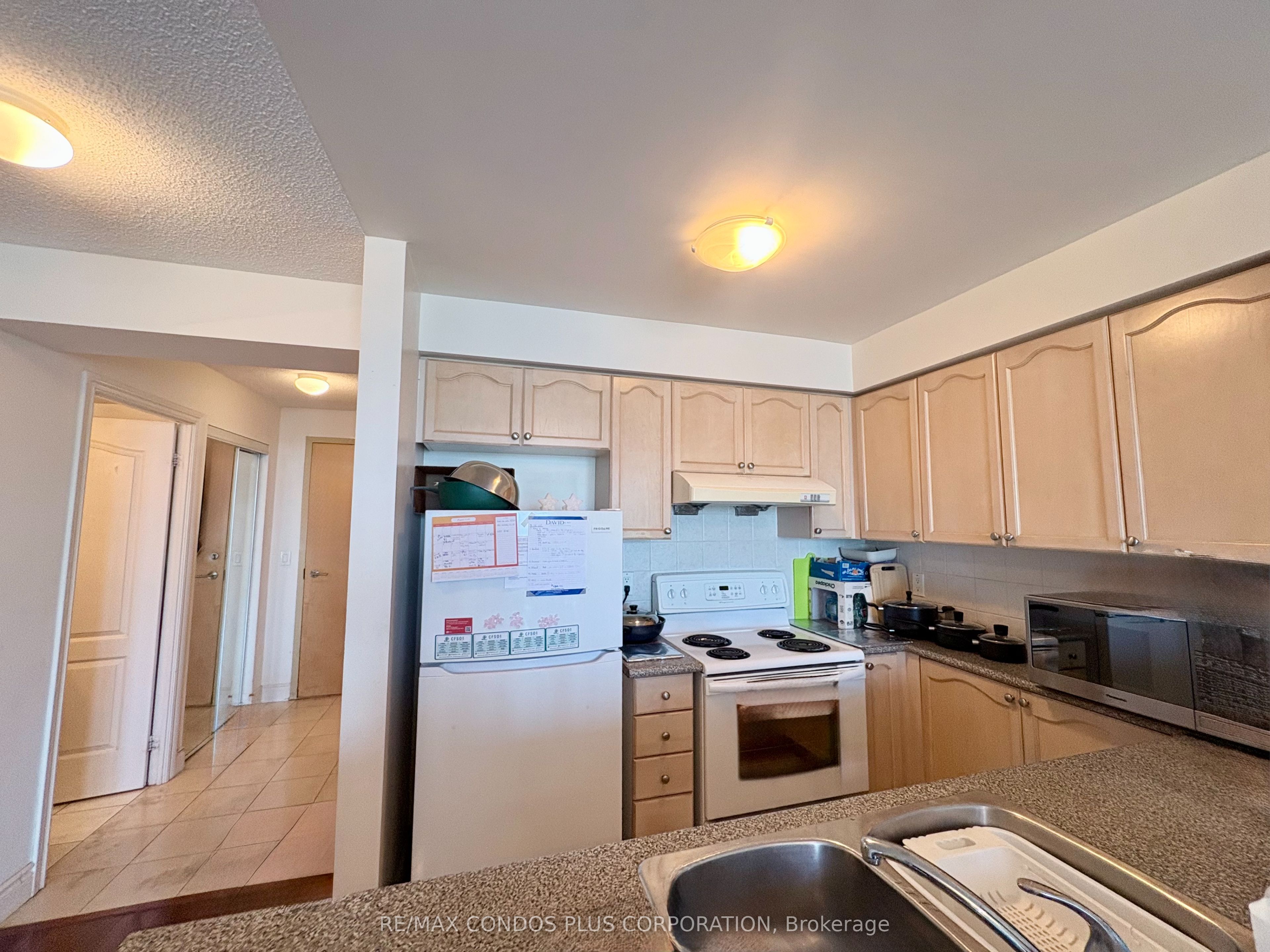 50 Brian Harrison Way 2905, Toronto, ON M1P 5J4 photo 3