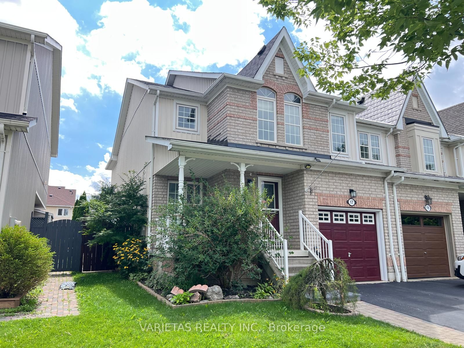 17 Barchester Crescent, Whitby, ON L1M 2L7