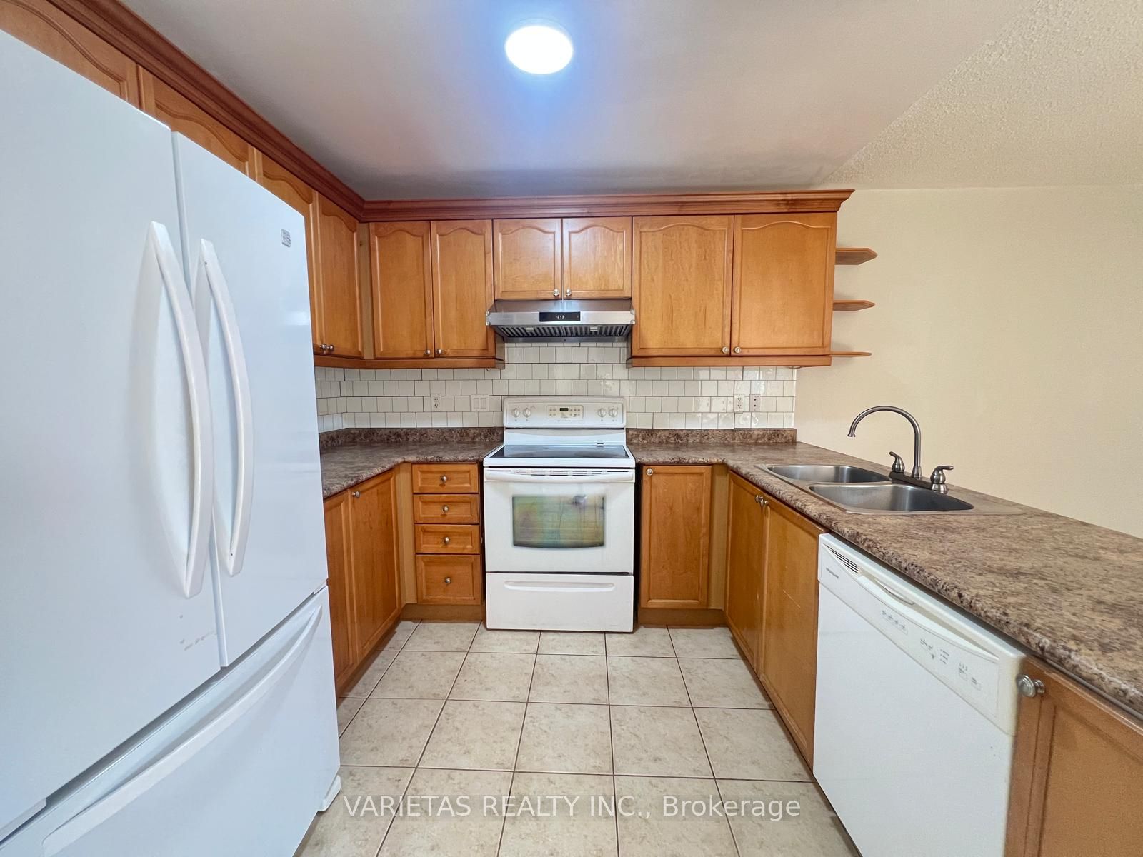 17 Barchester Crescent, Whitby, ON L1M 2L7 photo 5