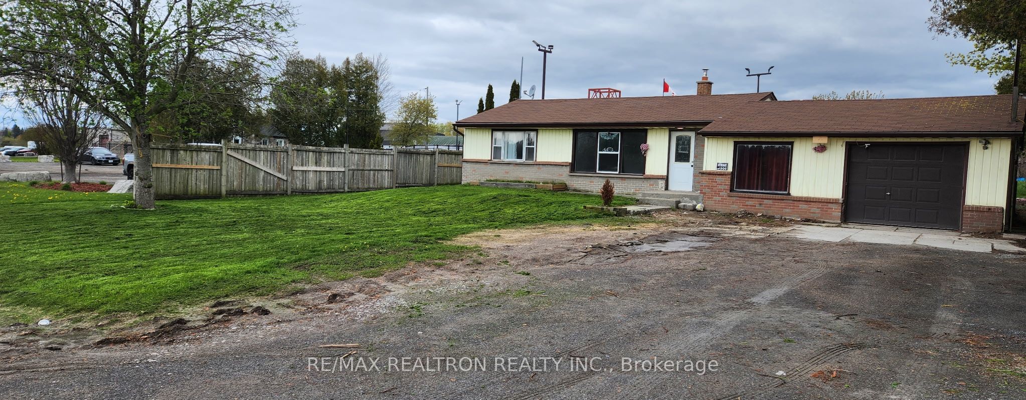 1608 Baseline Road W, Clarington, ON L1E 2S5 photo 2