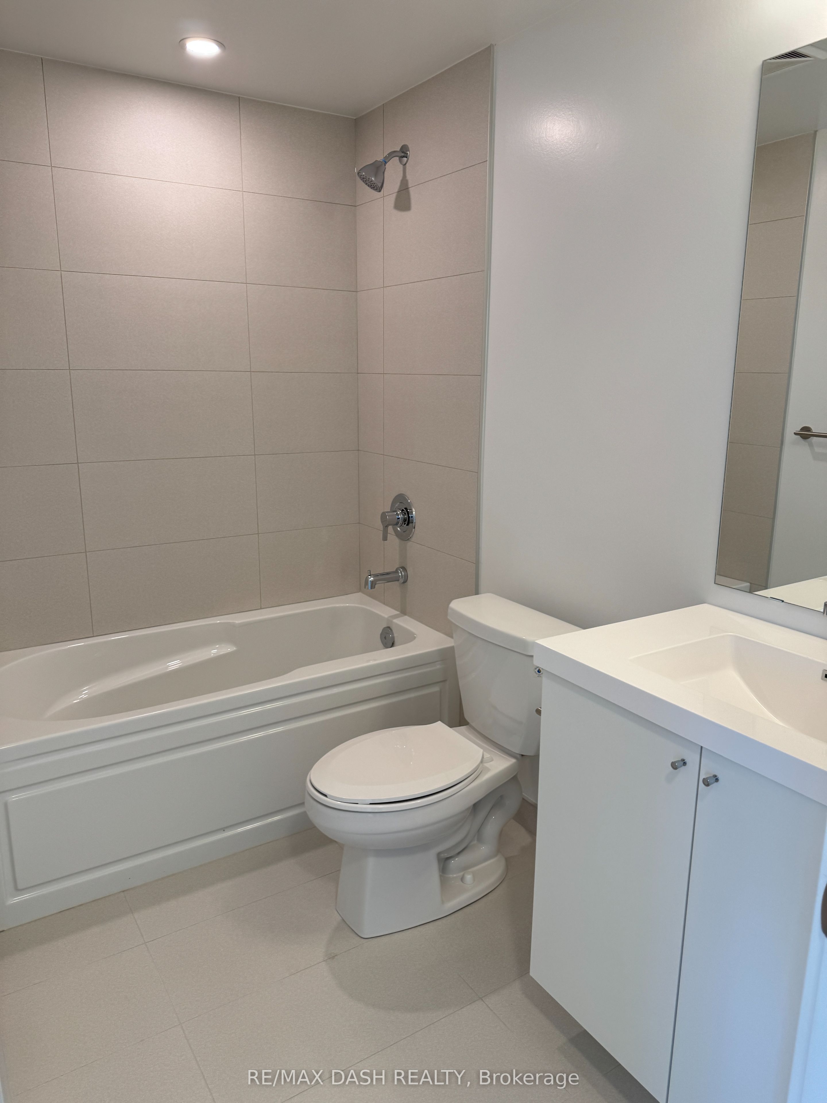 2545 Simcoe Street N 1742, Oshawa, ON L1L 0W3 photo 4
