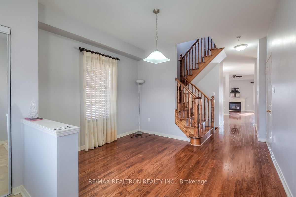 41 Oceanpearl Crescent N, Whitby, ON L1N 0C6 photo 3