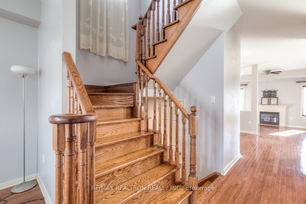 41 Oceanpearl Crescent N, Whitby, ON L1N 0C6 photo 5