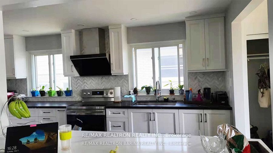 157 Darlingside Drive, Toronto, ON M1E 3P4