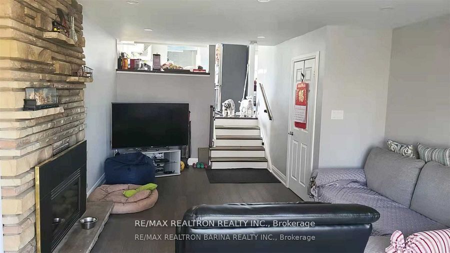 157 Darlingside Drive, Toronto, ON M1E 3P4 photo 2