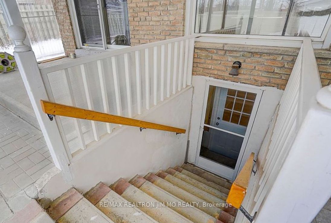 22 Hartleywood Drive Lower, Toronto, ON M1S 3N2 photo 4