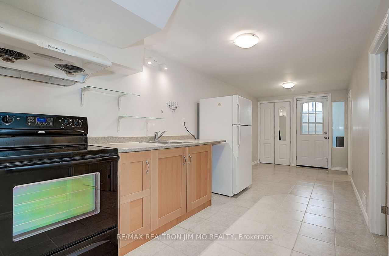 22 Hartleywood Drive Lower, Toronto, ON M1S 3N2 photo 5