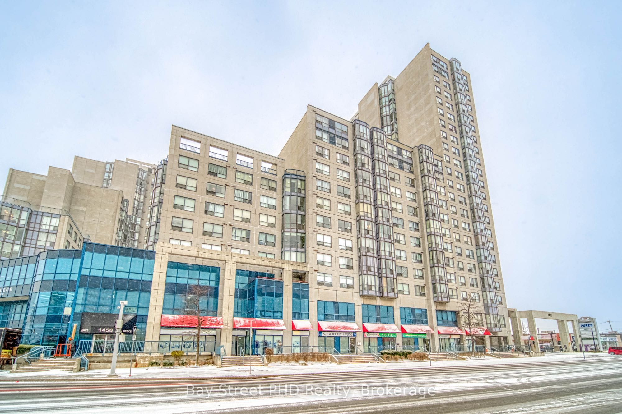 1470 Midland Avenue 1802, Toronto, ON M1P 4Z4 photo 2
