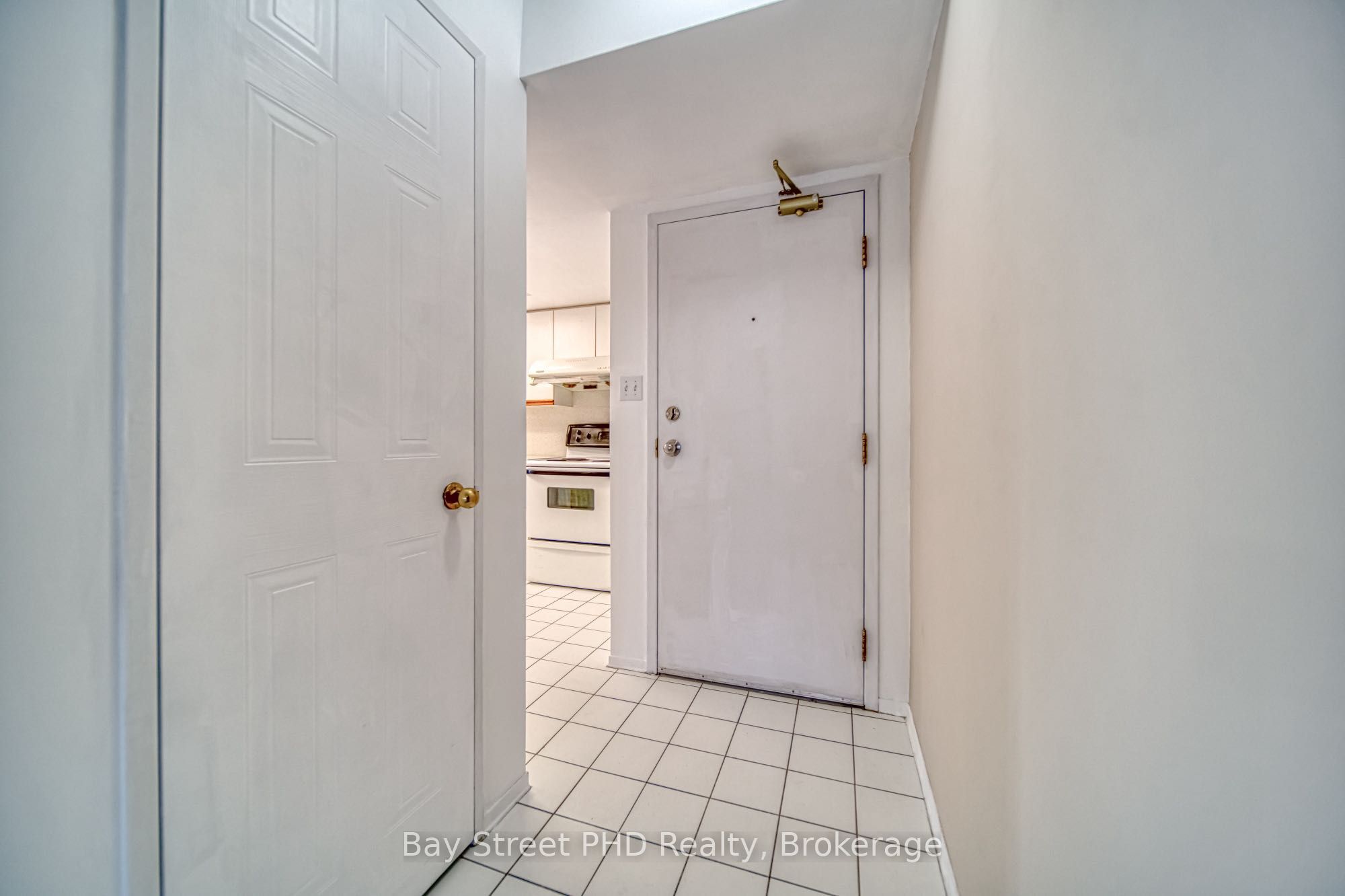 1470 Midland Avenue 1802, Toronto, ON M1P 4Z4 photo 5