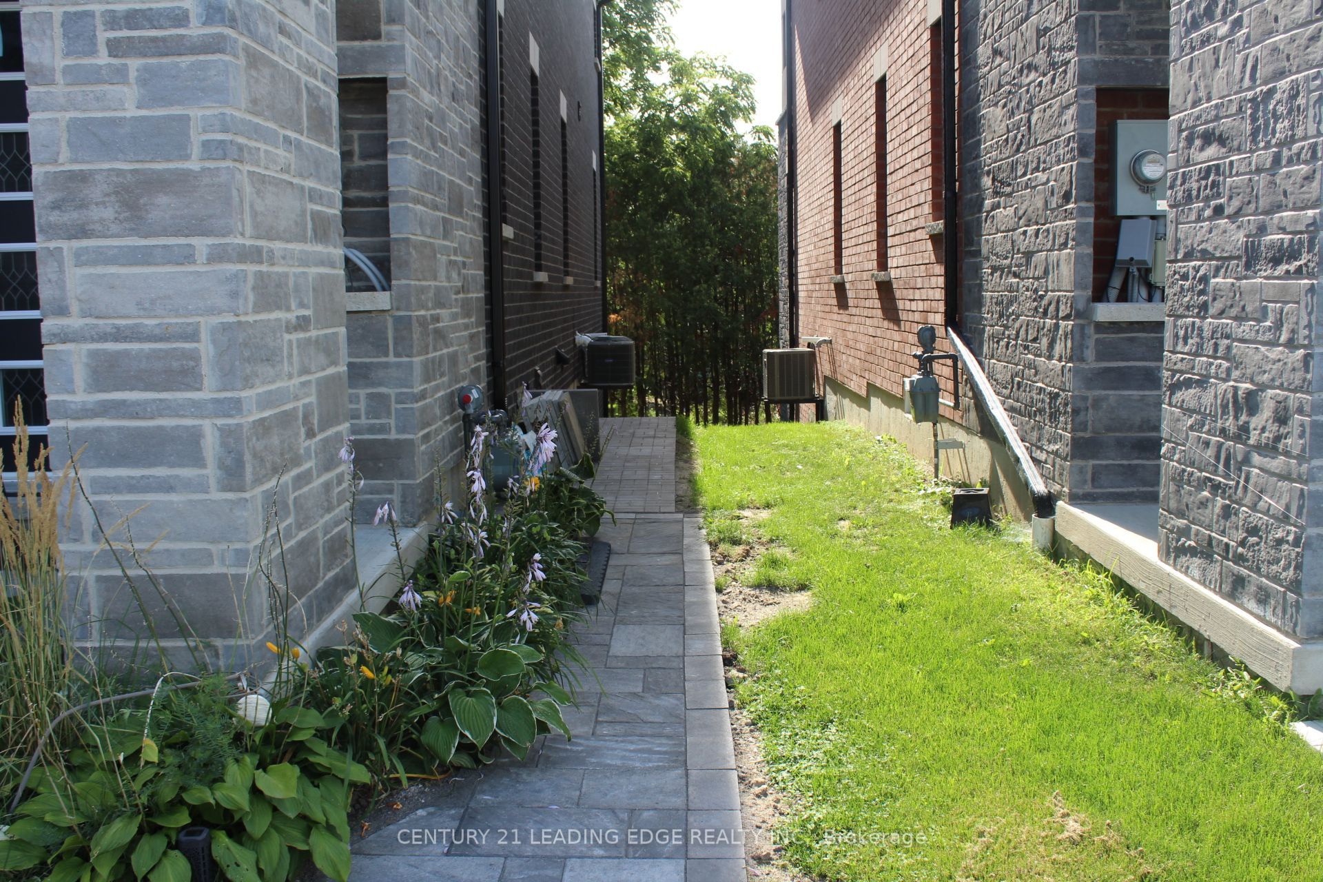 75 Pine Gate Place, Whitby, ON L1R 0S2 photo 2