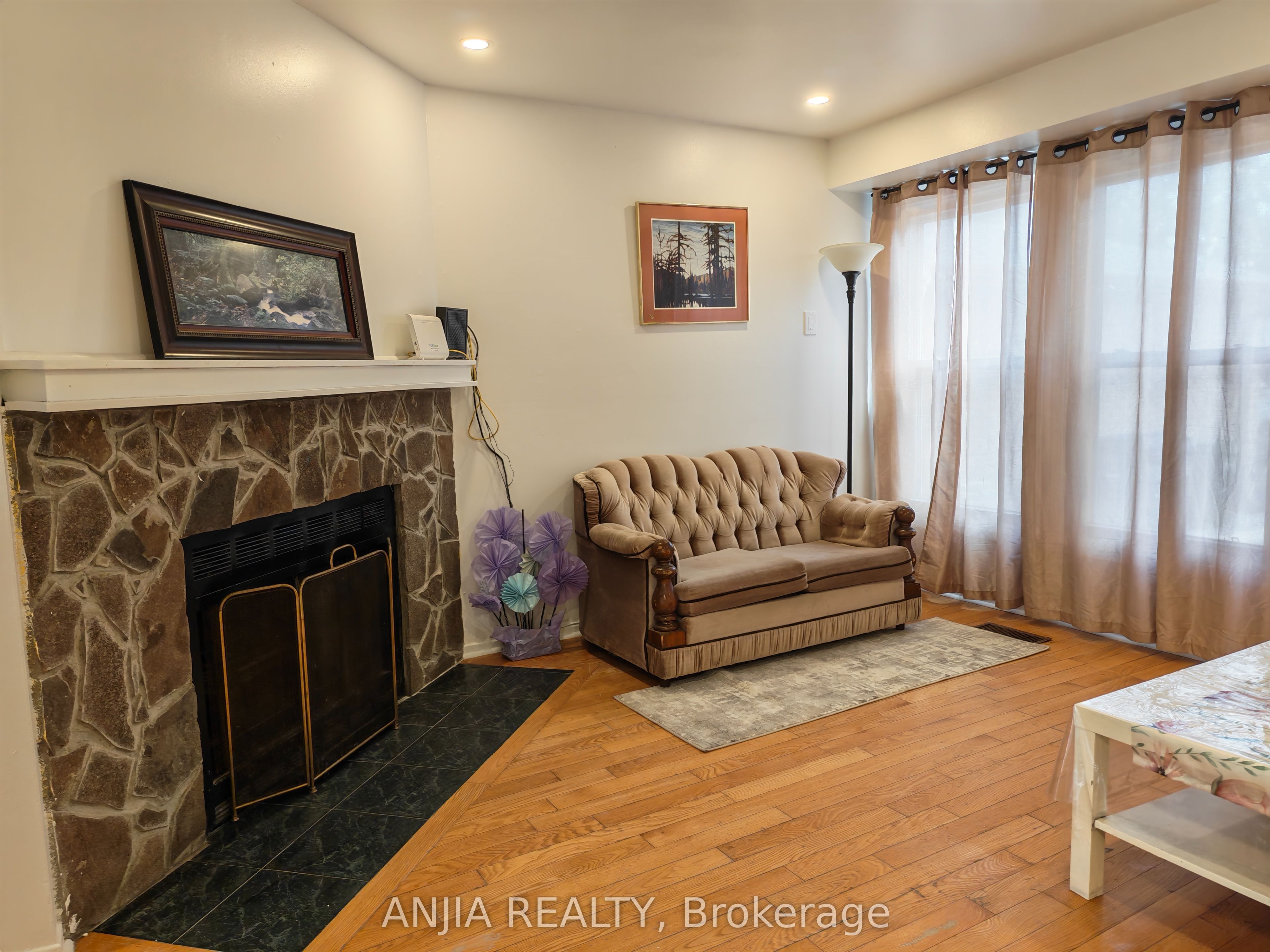 5 Muirlands Drive, Toronto, ON M1V 2B3 photo 2