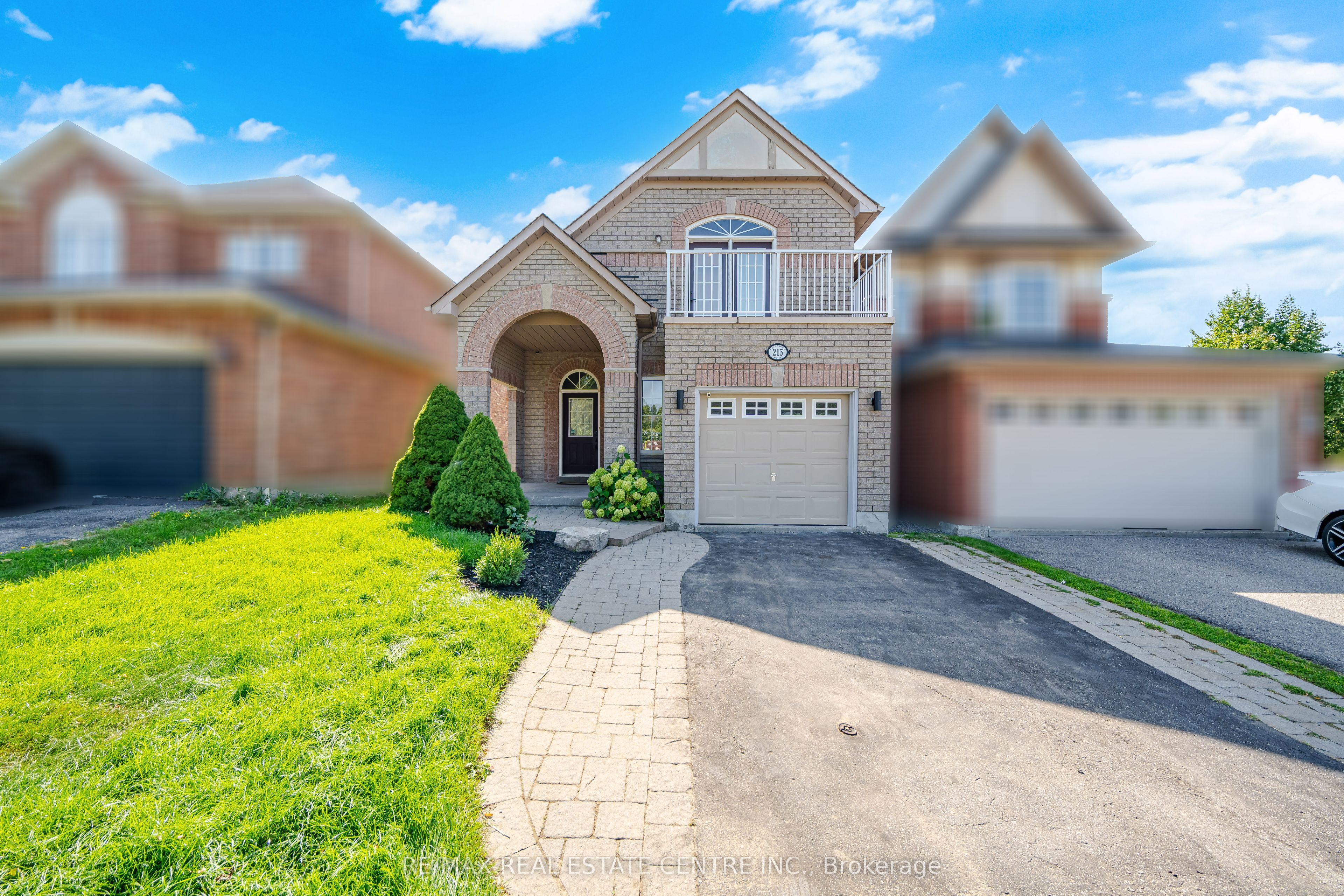 215 Willowbrook Drive, Whitby, ON L1R 2Y7 photo 2