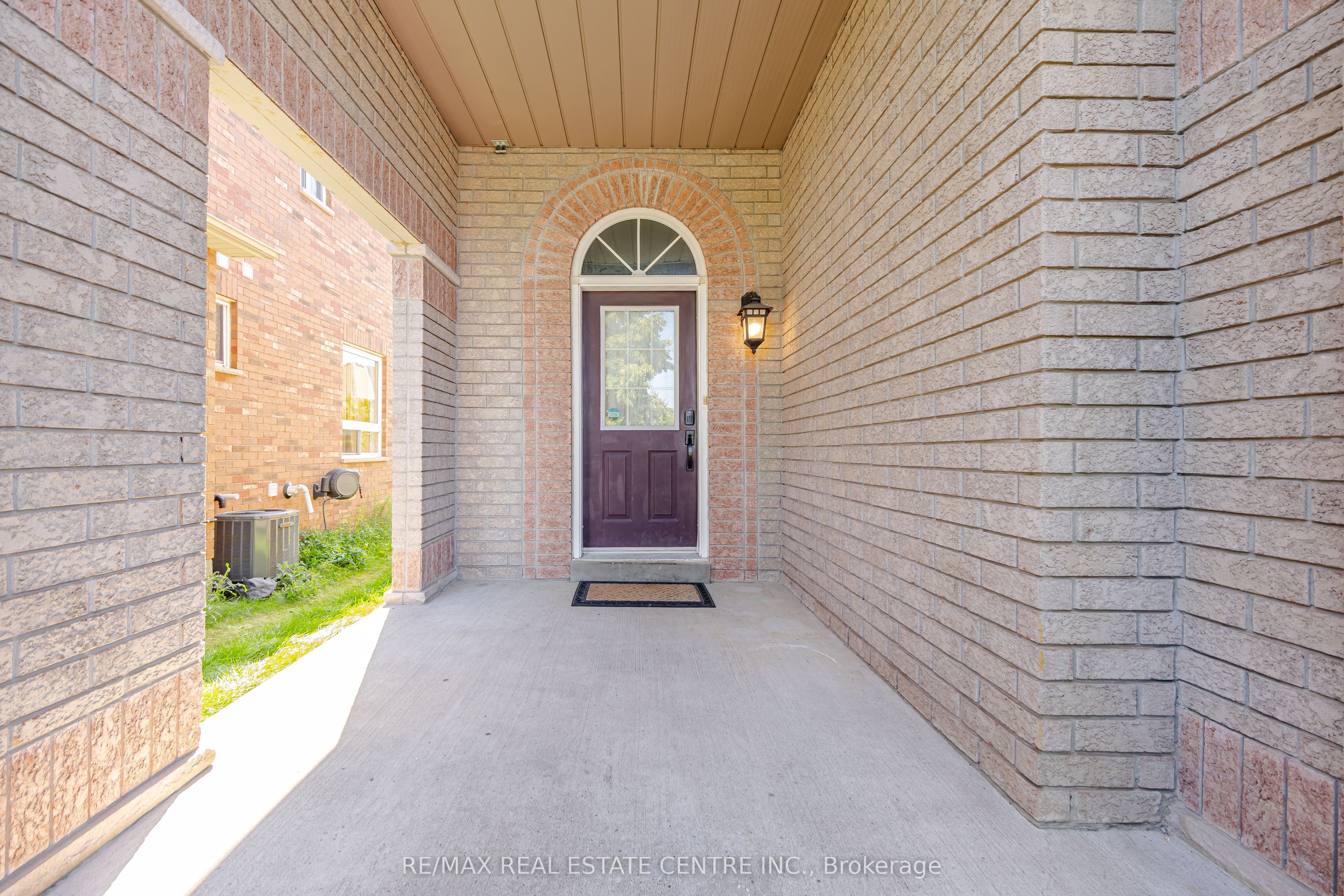 215 Willowbrook Drive, Whitby, ON L1R 2Y7 photo 5
