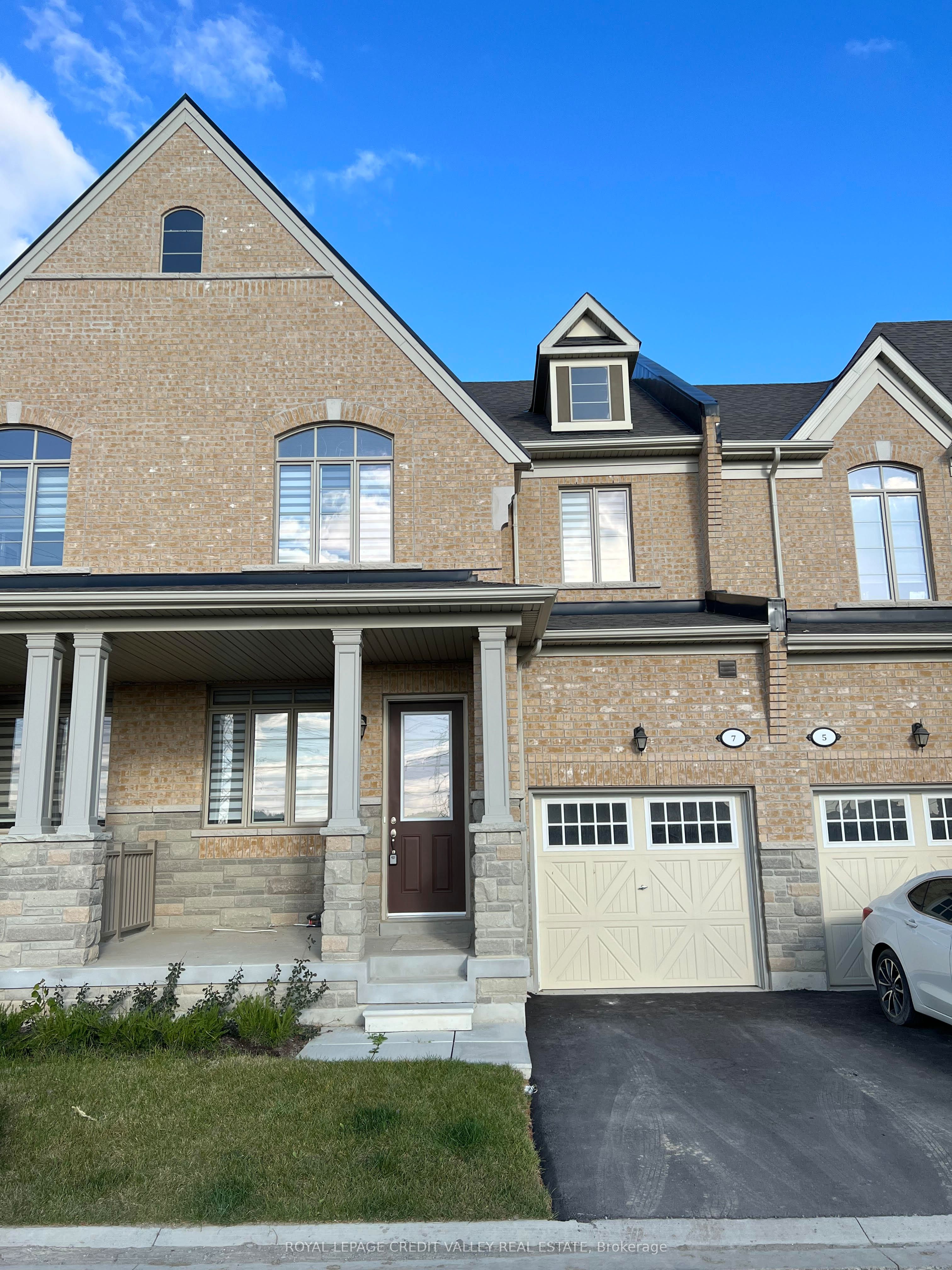 7 Cachia Lane, Ajax, ON L1T 0P8