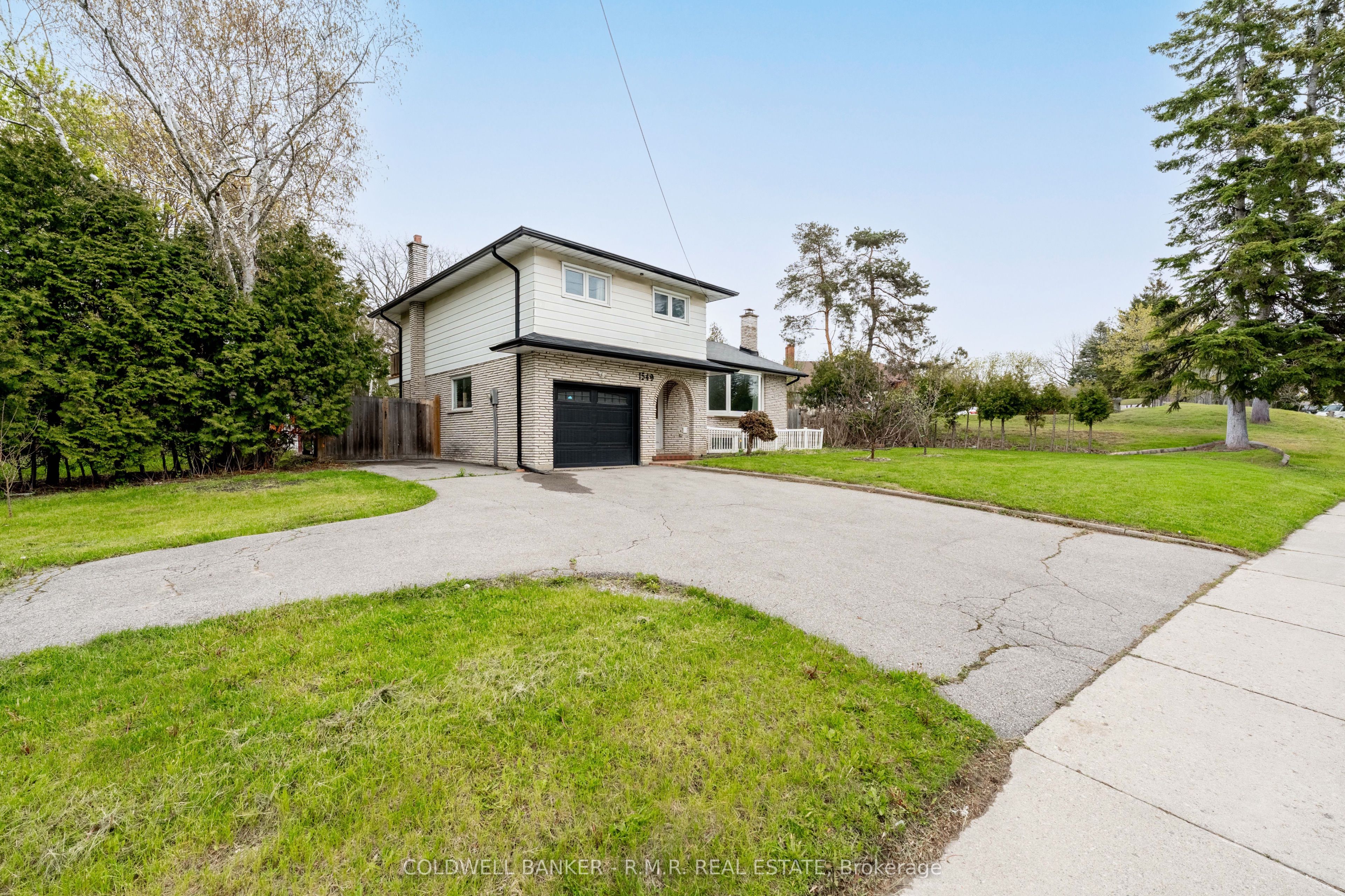 1549 Simcoe Street N, Oshawa, ON L1G 4X8 photo 3