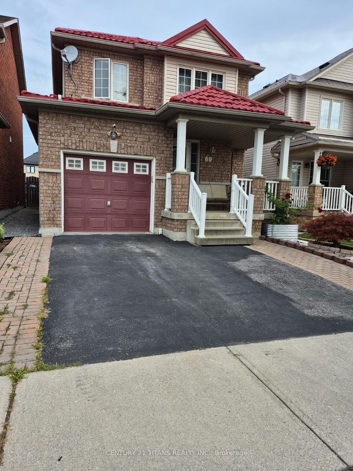69 Rampart Crescent, Whitby, ON L1P 1T7