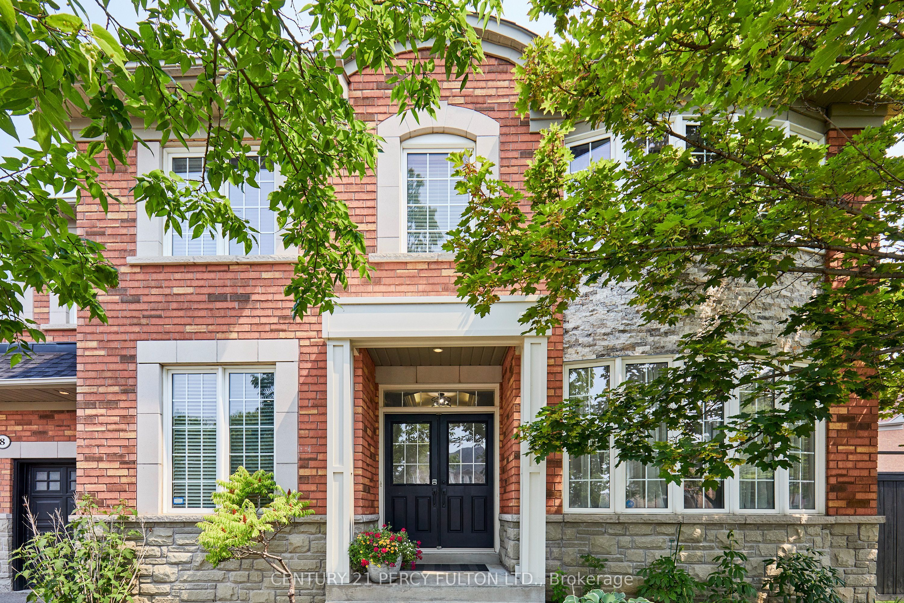 8 Mackeller Court, Ajax, ON L1T 0G2 photo 3