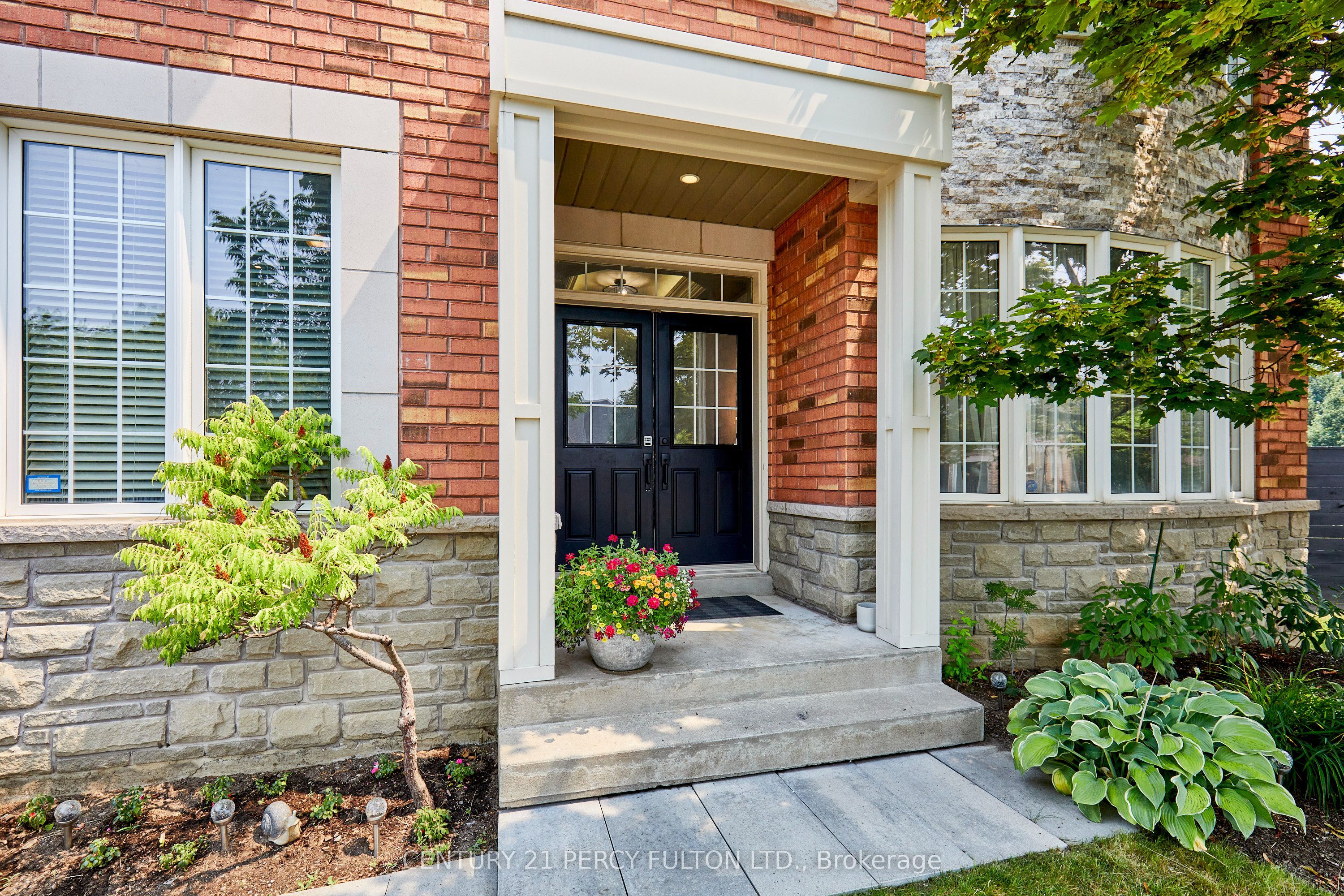 8 Mackeller Court, Ajax, ON L1T 0G2 photo 4