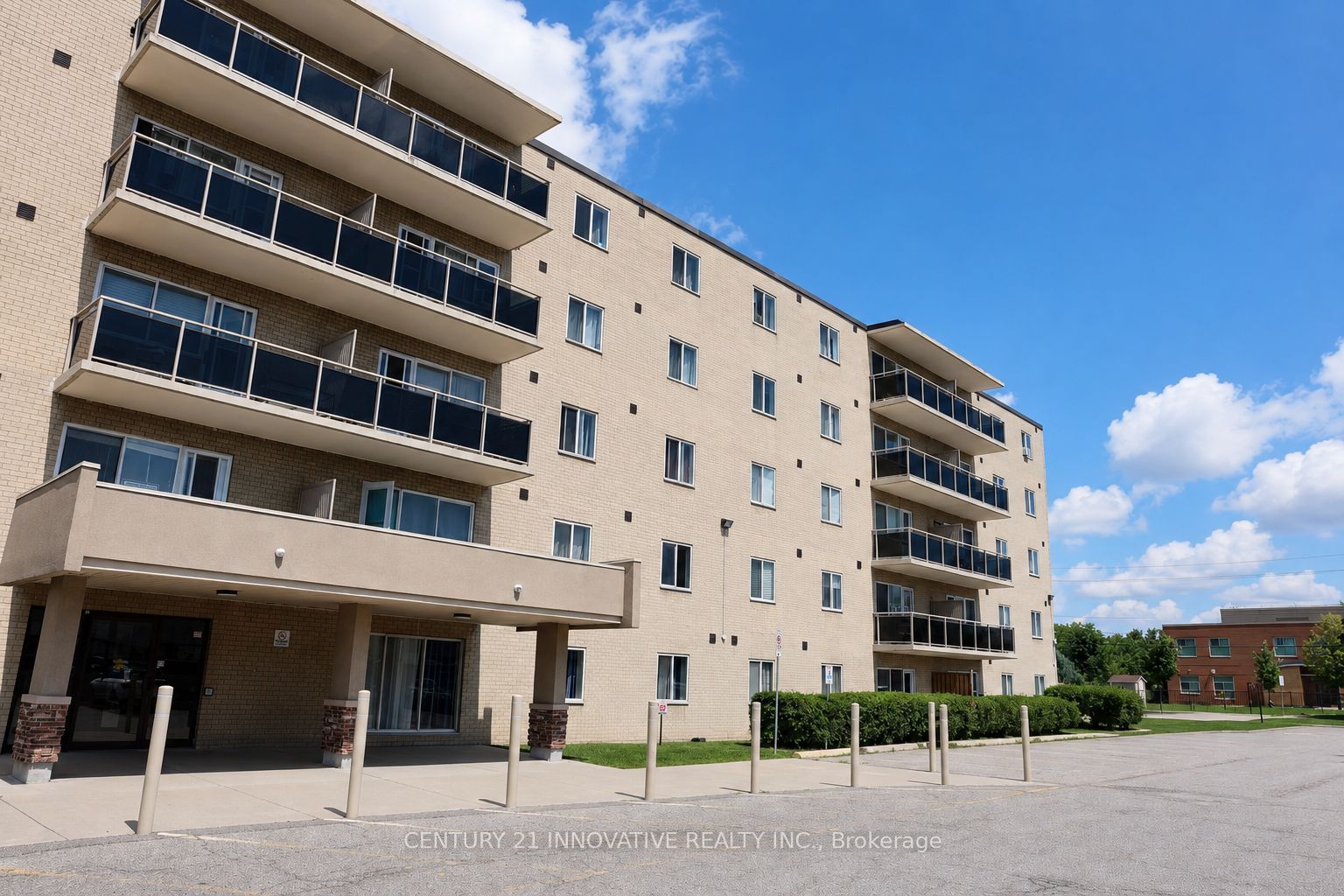 936 Glen Street 101, Oshawa, ON L1J 5Z7 photo 2