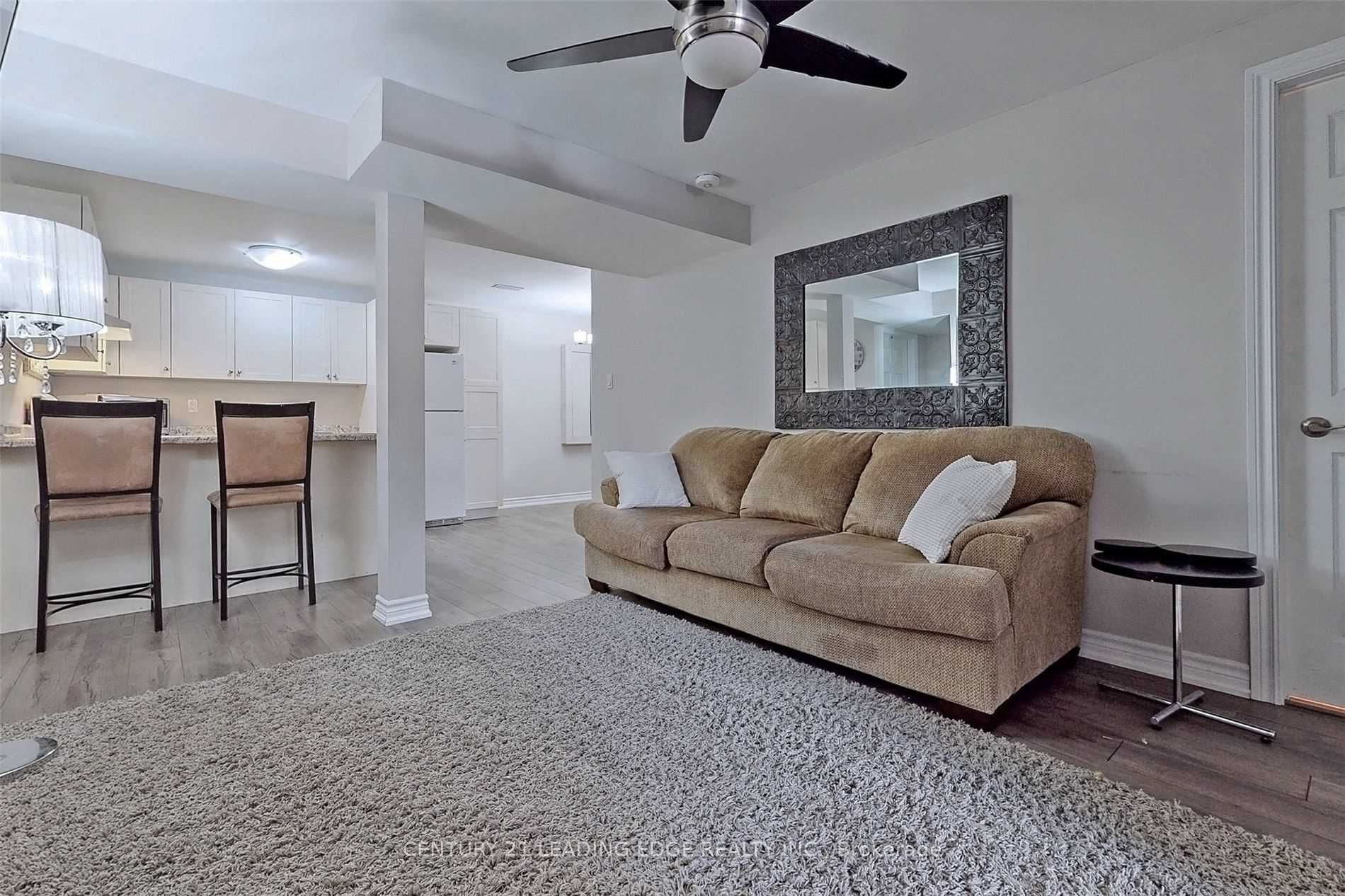 308 Elgin Street W, Oshawa, ON L1J 2P3 photo 2