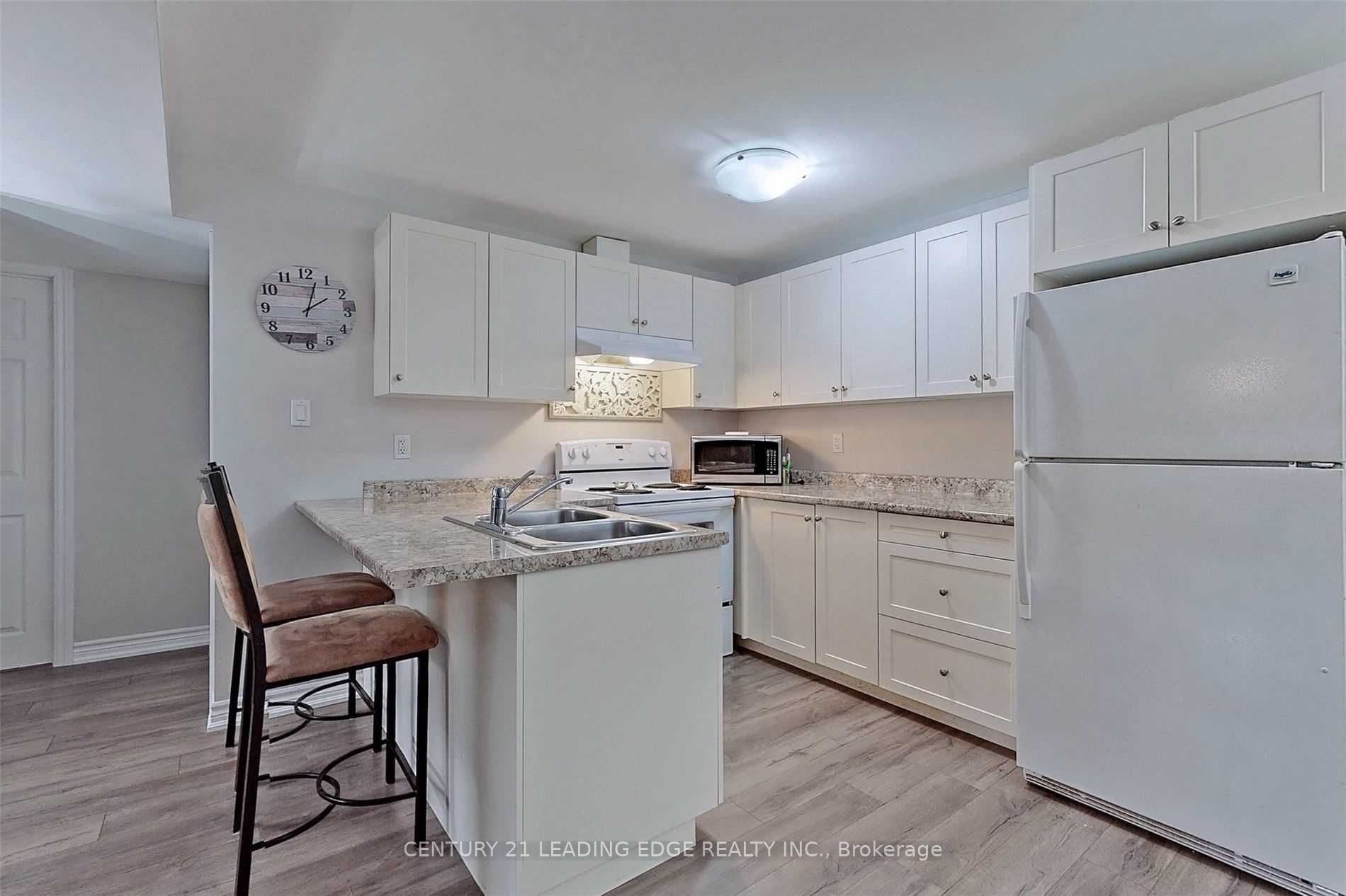 308 Elgin Street W, Oshawa, ON L1J 2P3 photo 3