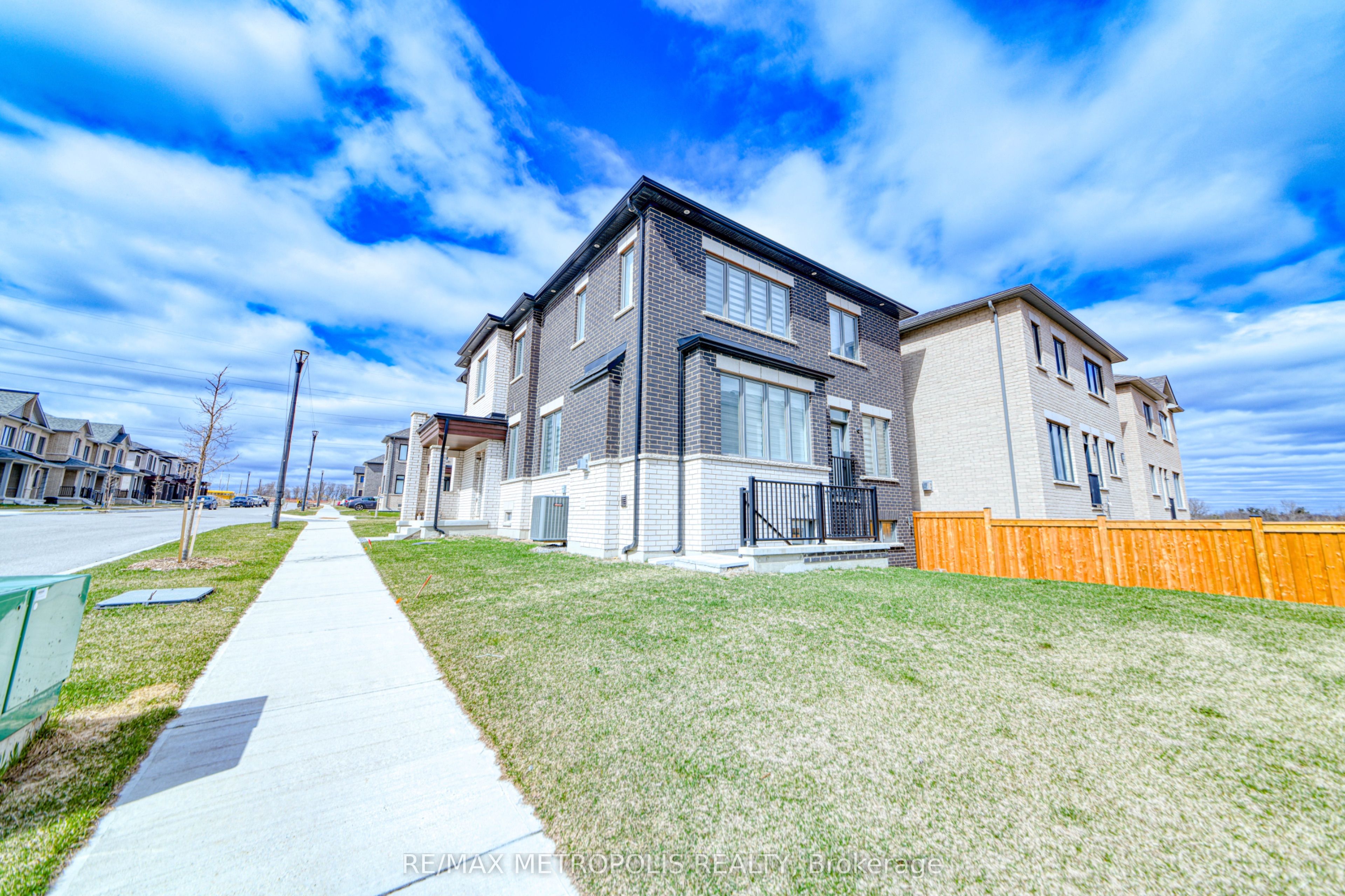 1201 Chateau Court BSMNT, Pickering, ON L1X 0M1