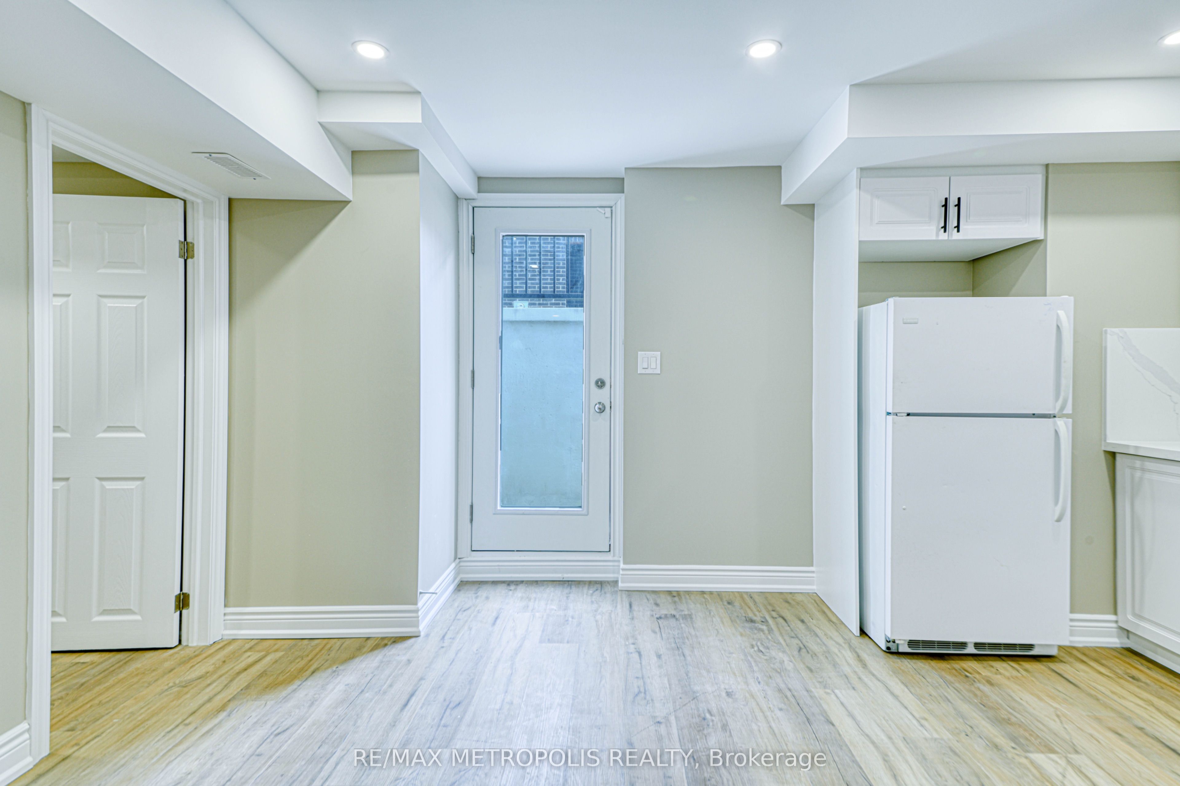 1201 Chateau Court BSMNT, Pickering, ON L1X 0M1 photo 3