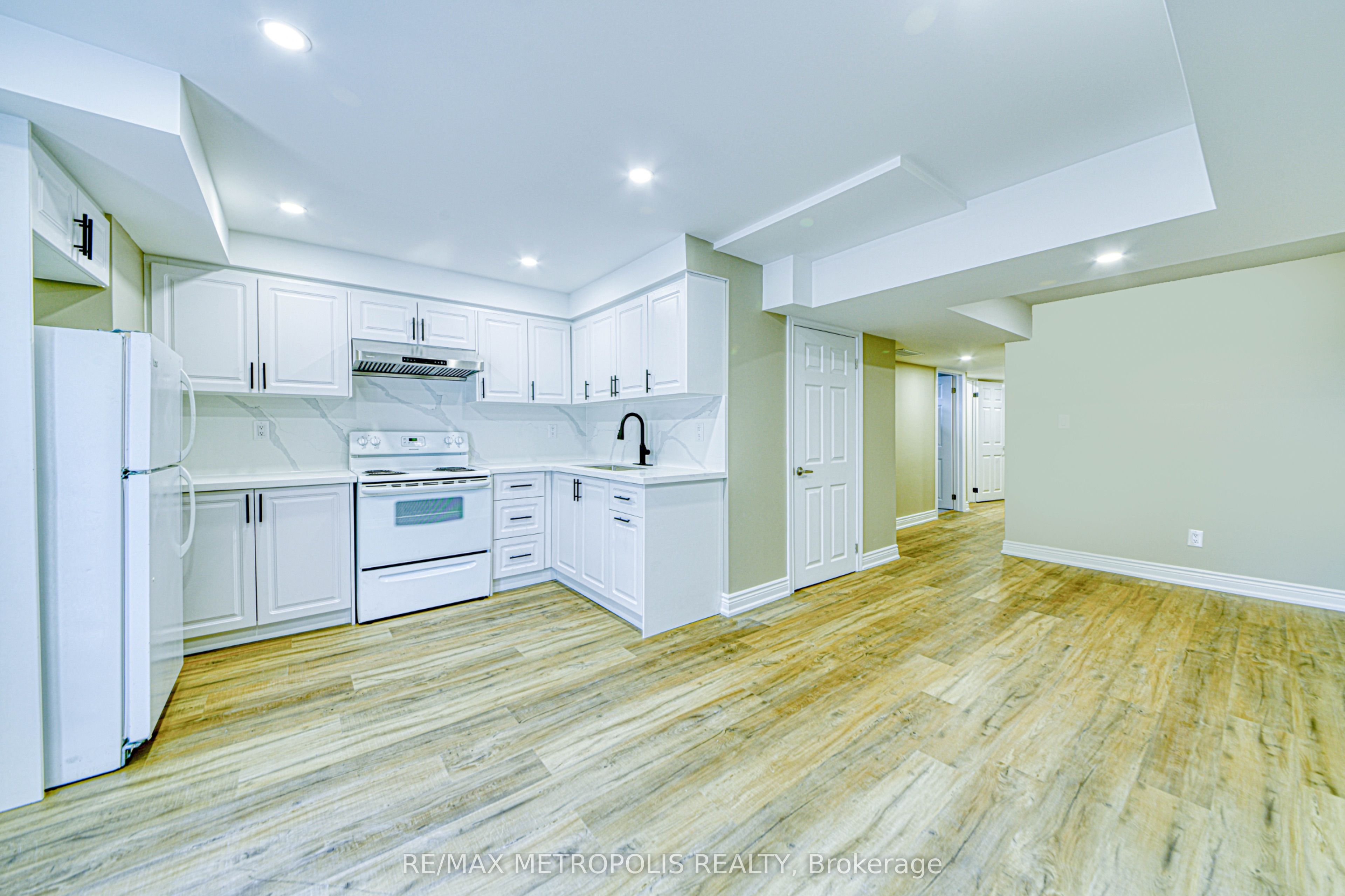 1201 Chateau Court BSMNT, Pickering, ON L1X 0M1 photo 4