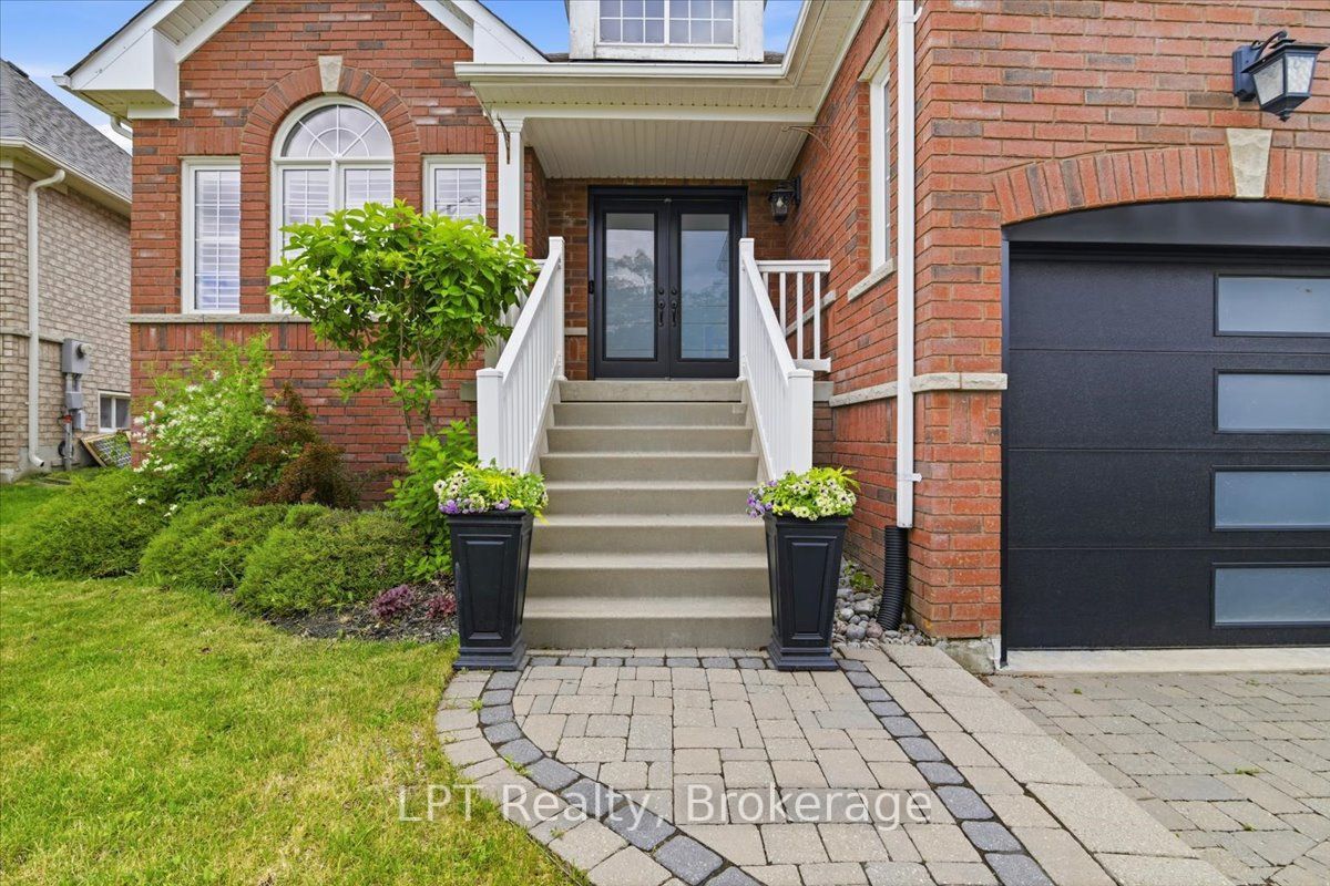 111 Lunney Crescent, Clarington, ON L1C 5N9 photo 3