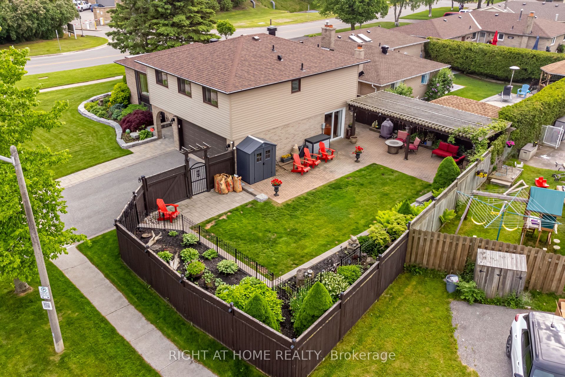 51 Lewin Crescent, Ajax, ON L1S 3A2 photo 2