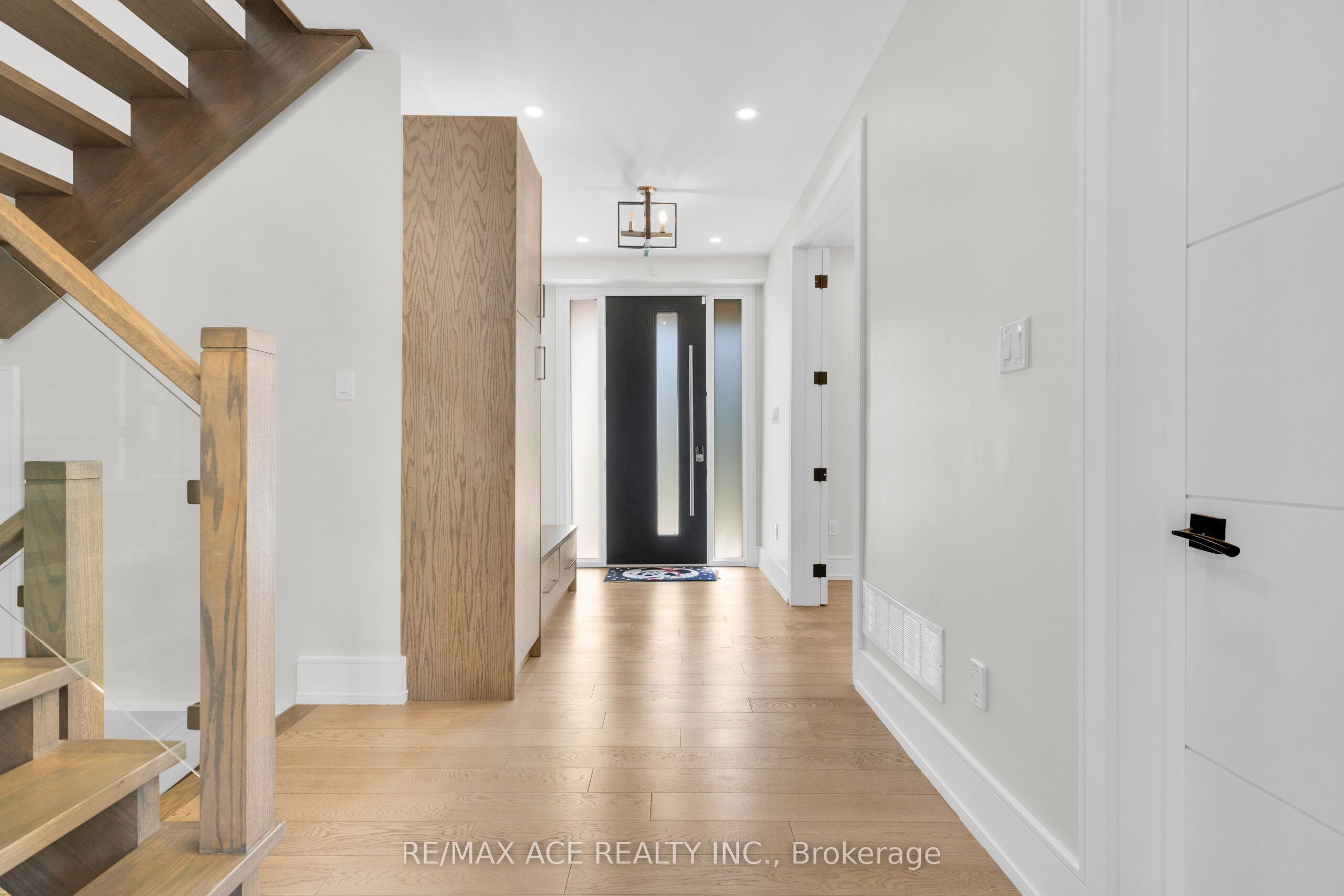 46 Sunnypoint Crescent, Toronto, ON M1M 1B9 photo 3