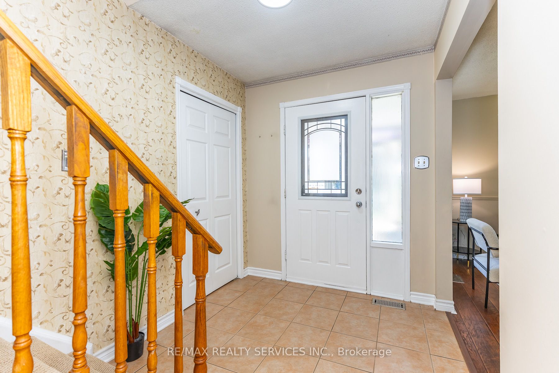 1217 Gloucester Square, Pickering, ON L1V 3P7 photo 2