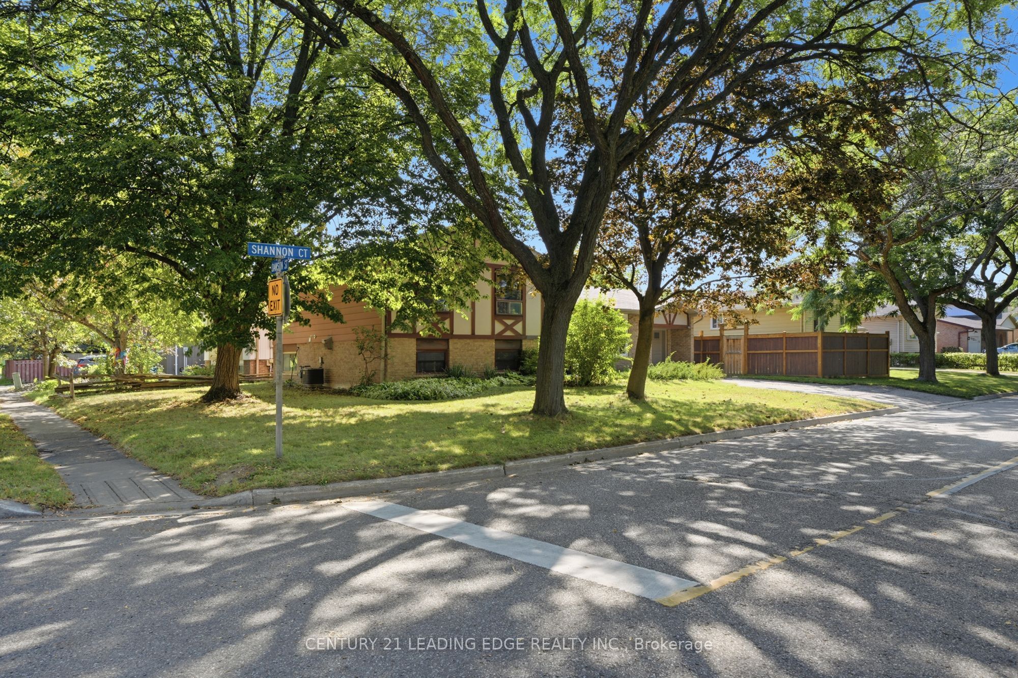 7 DAWSON Street, Whitby, ON L1N 6B3 photo 4