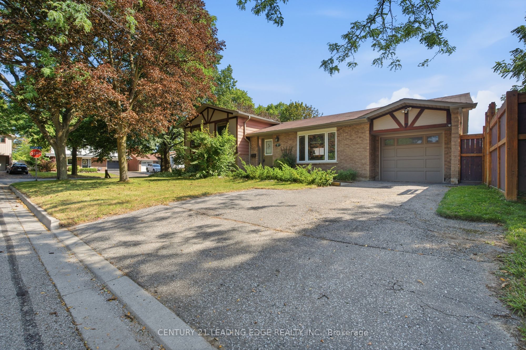 7 DAWSON Street, Whitby, ON L1N 6B3 photo 5